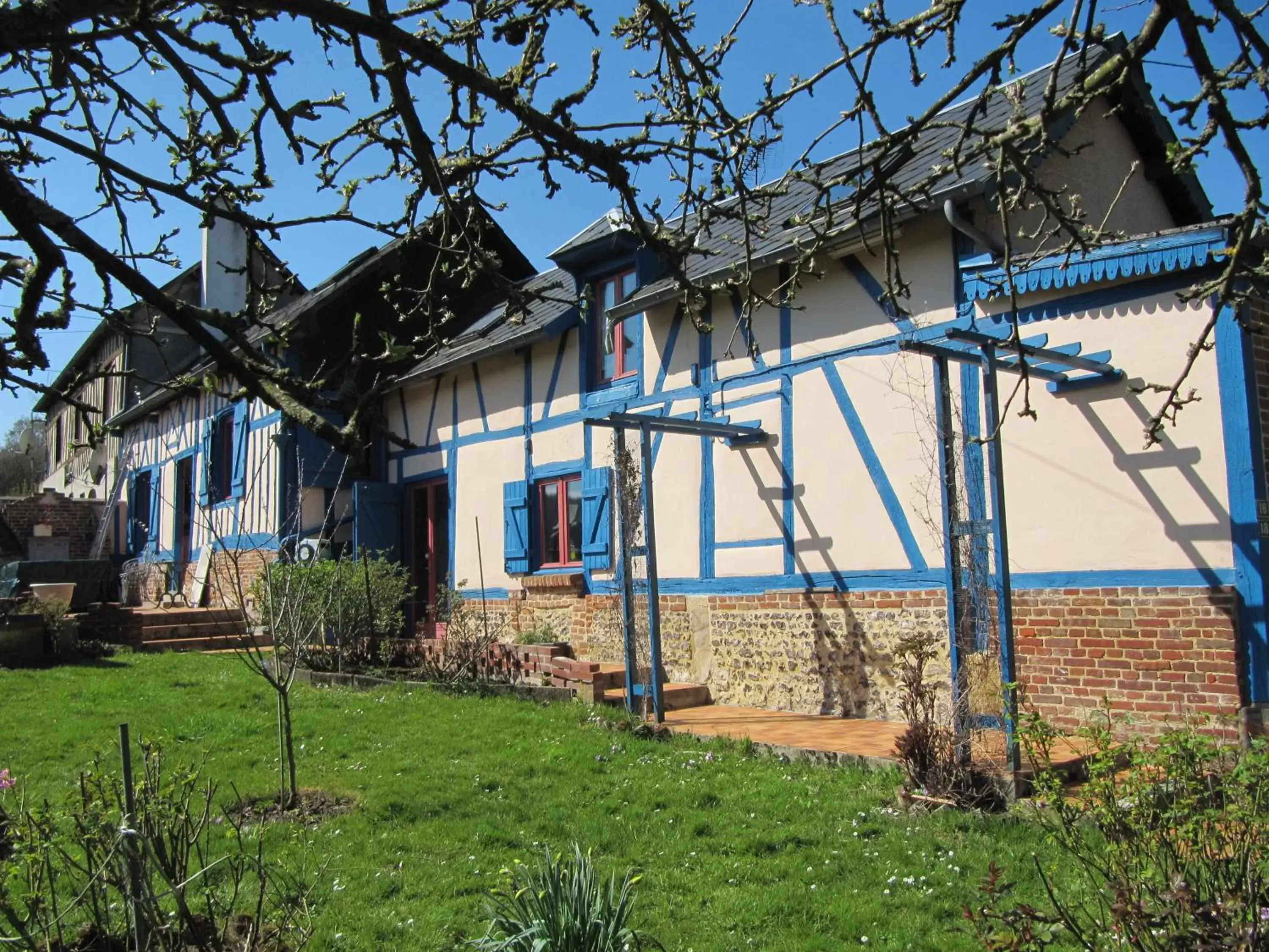 Property Building in La Roseraie du Prieure