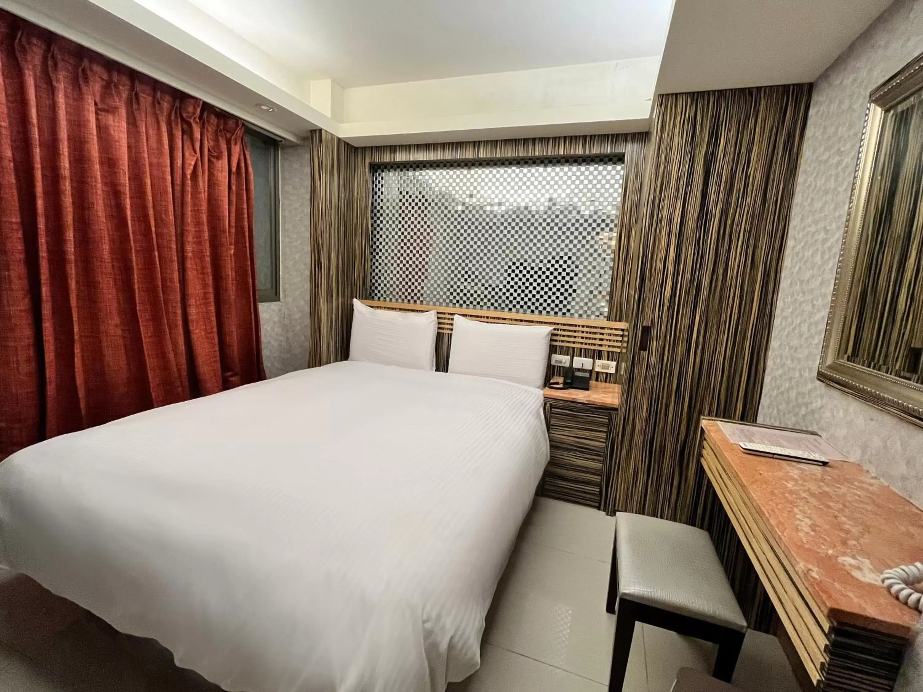 Photo of the whole room, Bed in Guide Hotel Taipei Xinyi Photo of the whole room, Bed in Guide Hotel Taipei Xinyi
