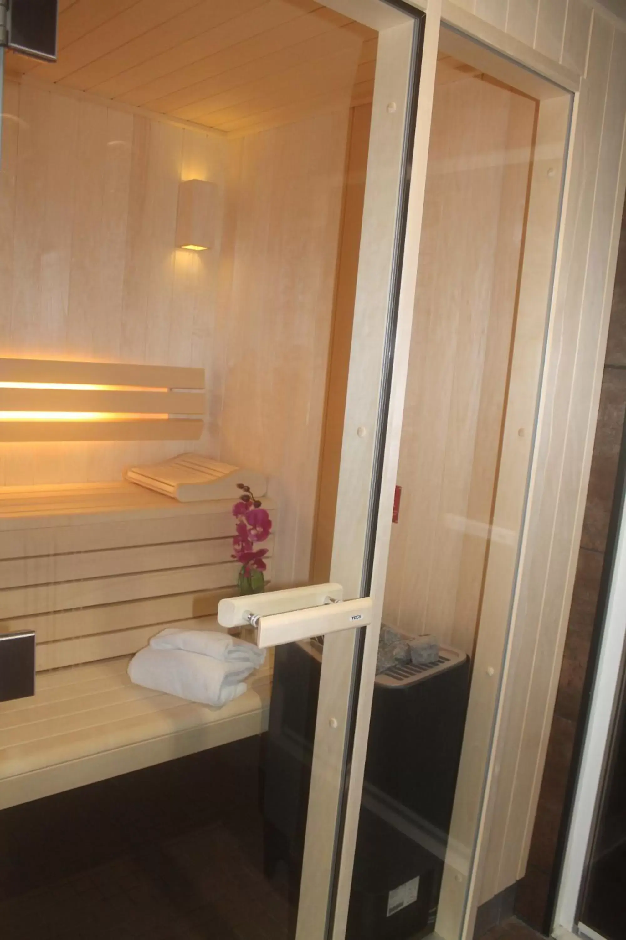 Sauna, Bunk Bed in The Originals City, Hôtel La Closerie, Nantes Nord (Inter-Hotel)