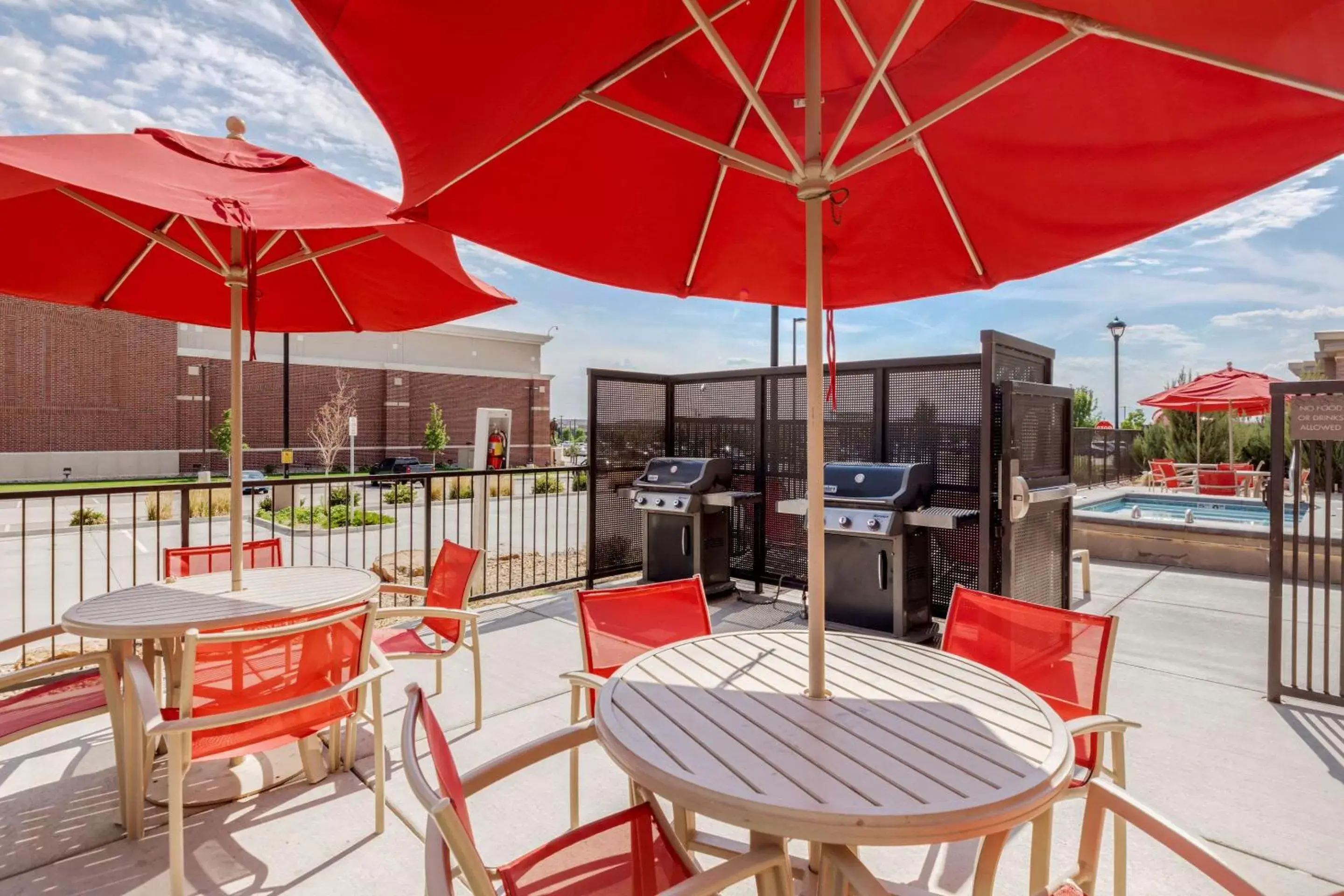 Swimming pool, Restaurant/Places to Eat in Comfort Suites Loveland