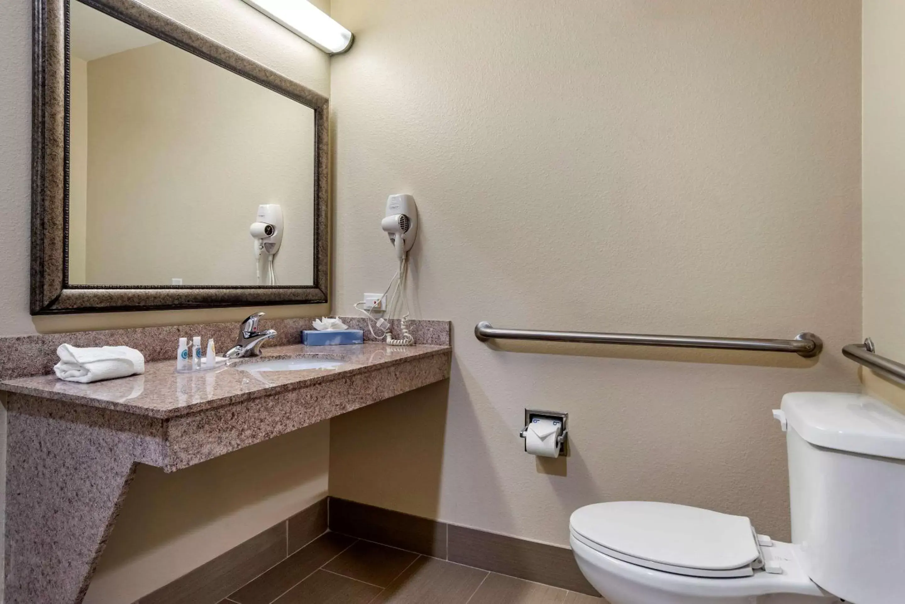 Bathroom in Comfort Inn & Suites Fort Walton Beach