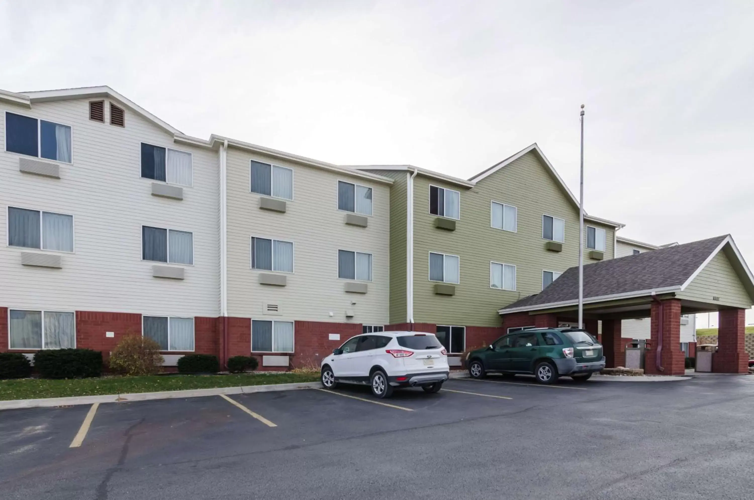 Property Building in Motel 6-Lincoln, NE