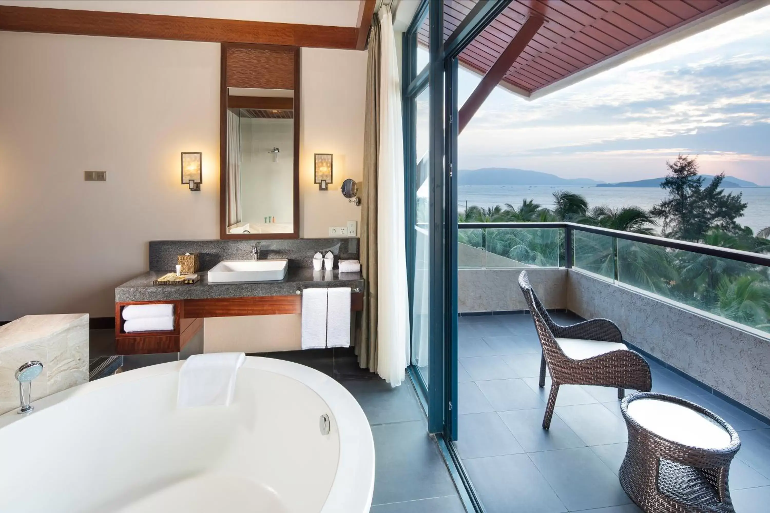 Balcony/Terrace, Bathroom in Hilton Sanya Yalong Bay Resort & Spa