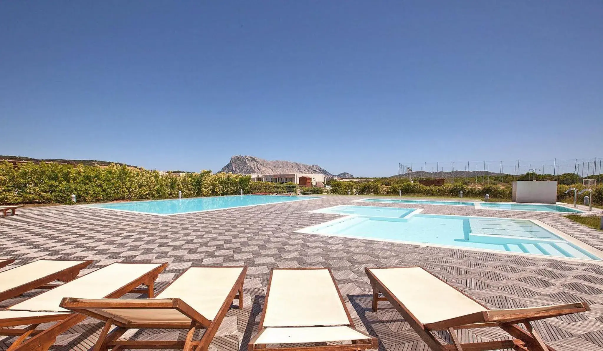 Hot Tub, Swimming Pool in Grande Baia Resort & Spa