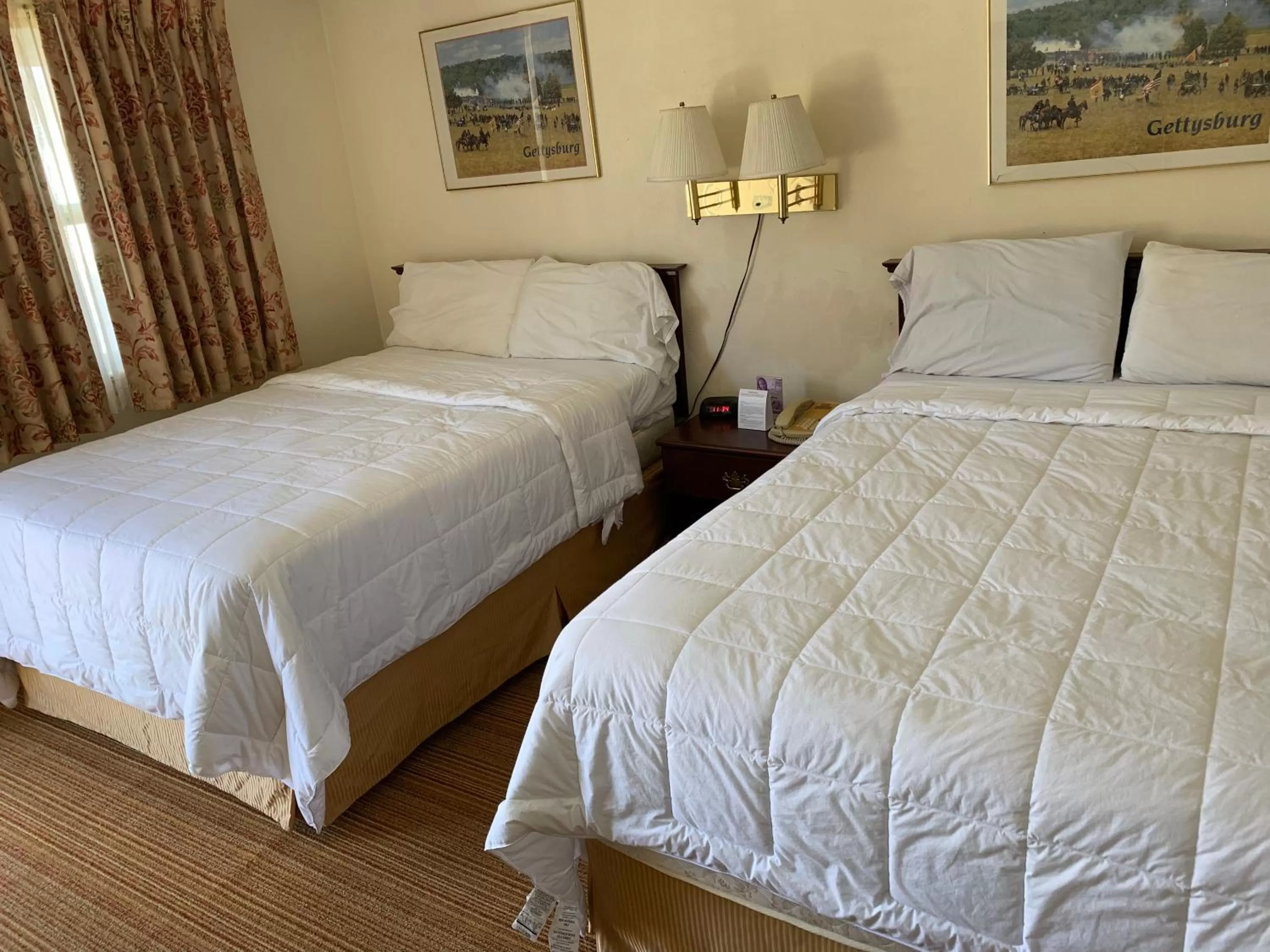 Bed in Red Carpet Inn - Gettysburg