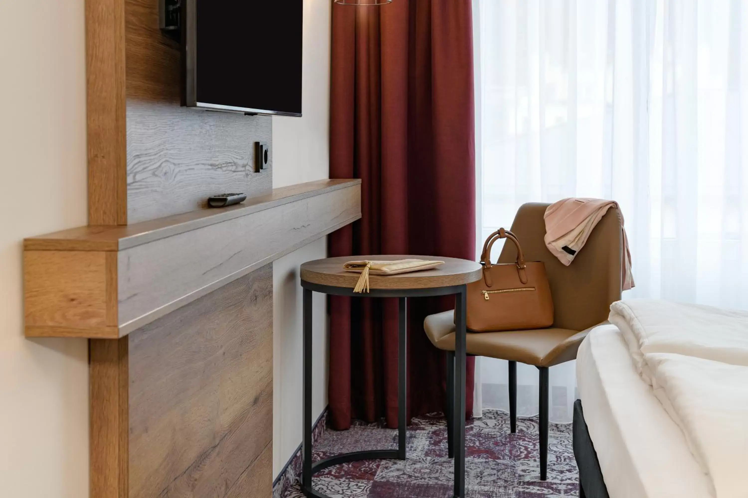 Other, TV/Entertainment Center in ibis Styles Coburg