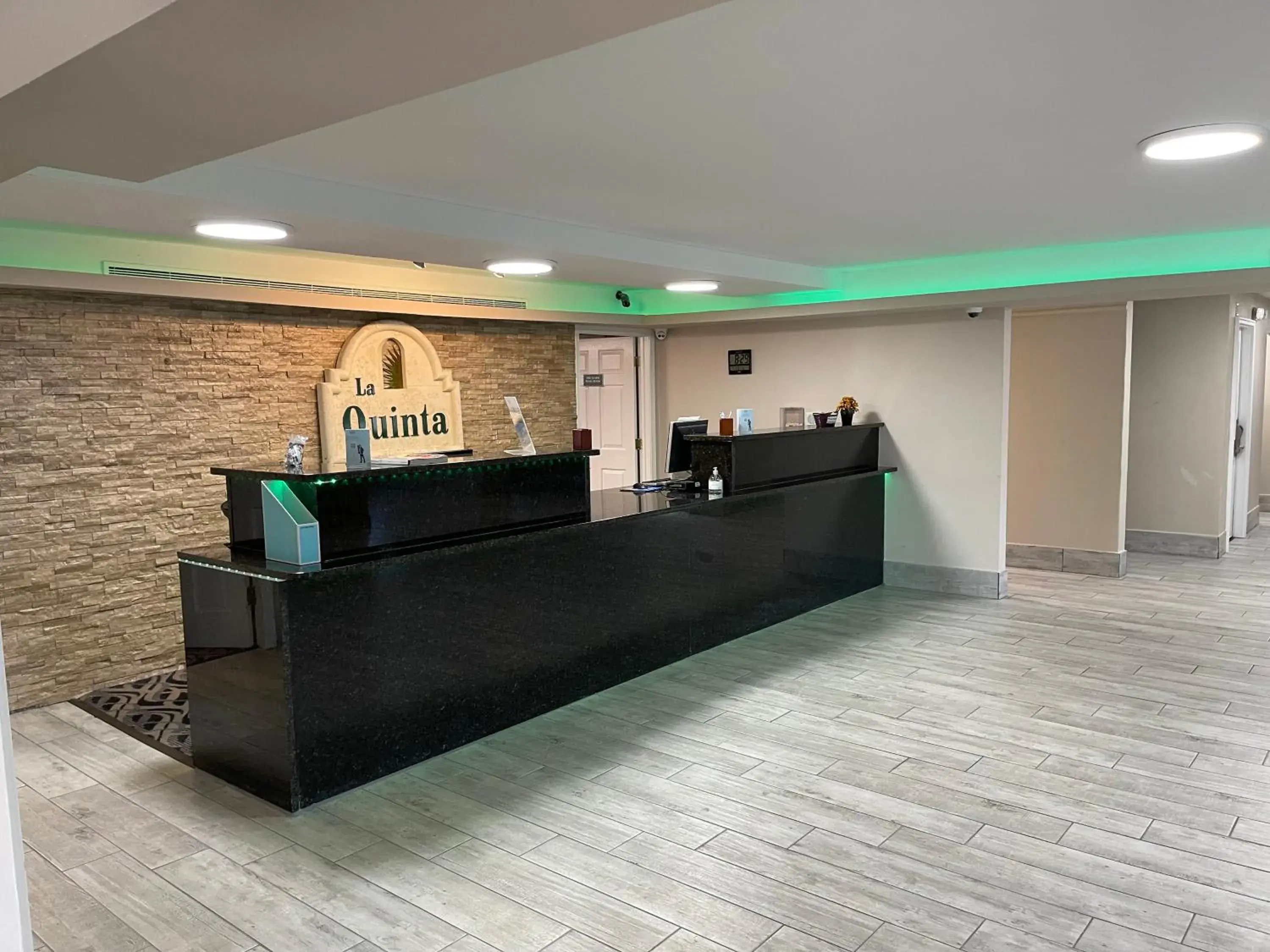 Lobby or reception, Lobby/Reception in La Quinta Inn by Wyndham Indianapolis Airport Lynhurst