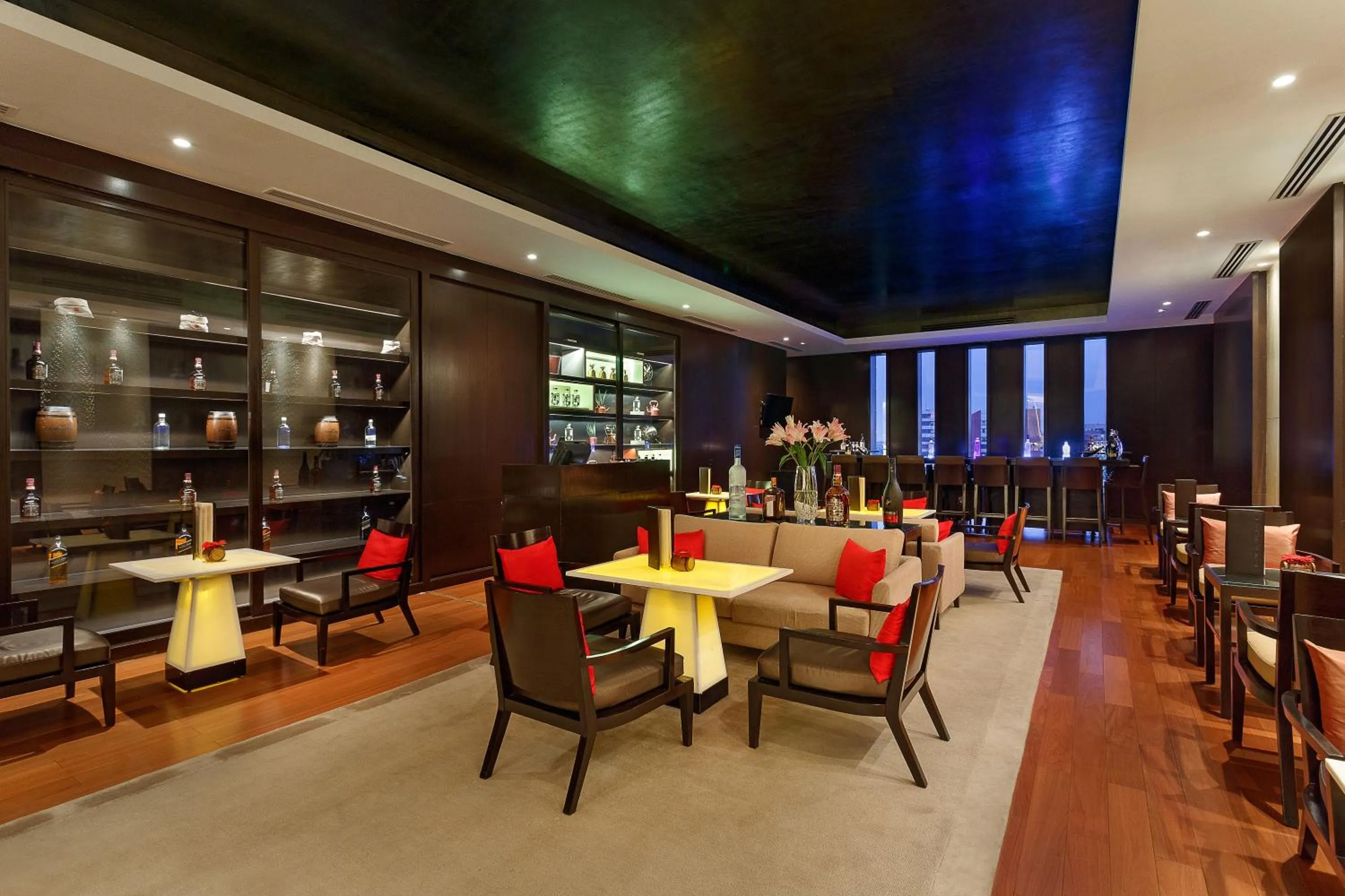 Lounge or bar in Trident Hyderabad
