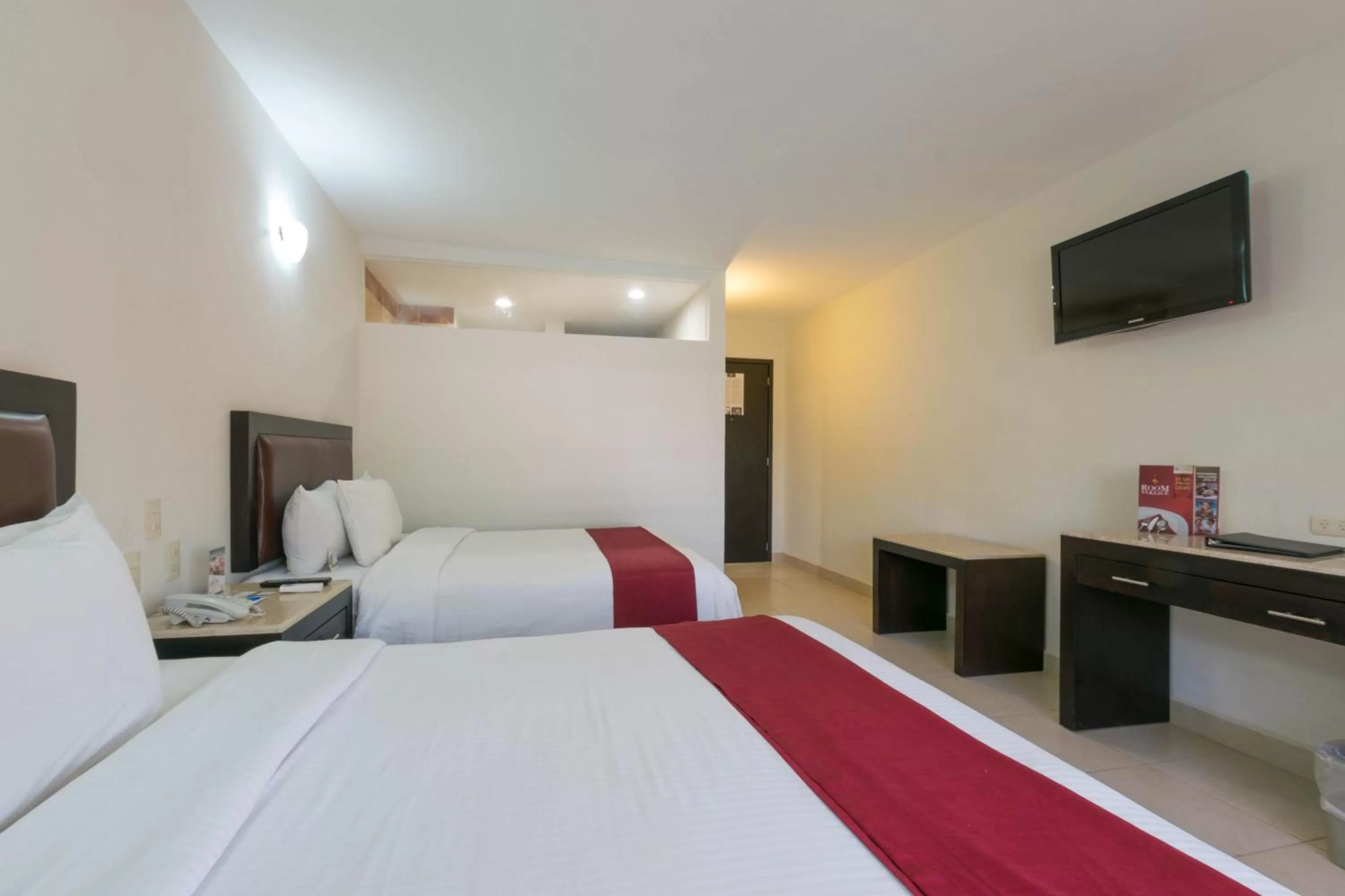 Photo of the whole room, Bed in Real de Minas Poliforum