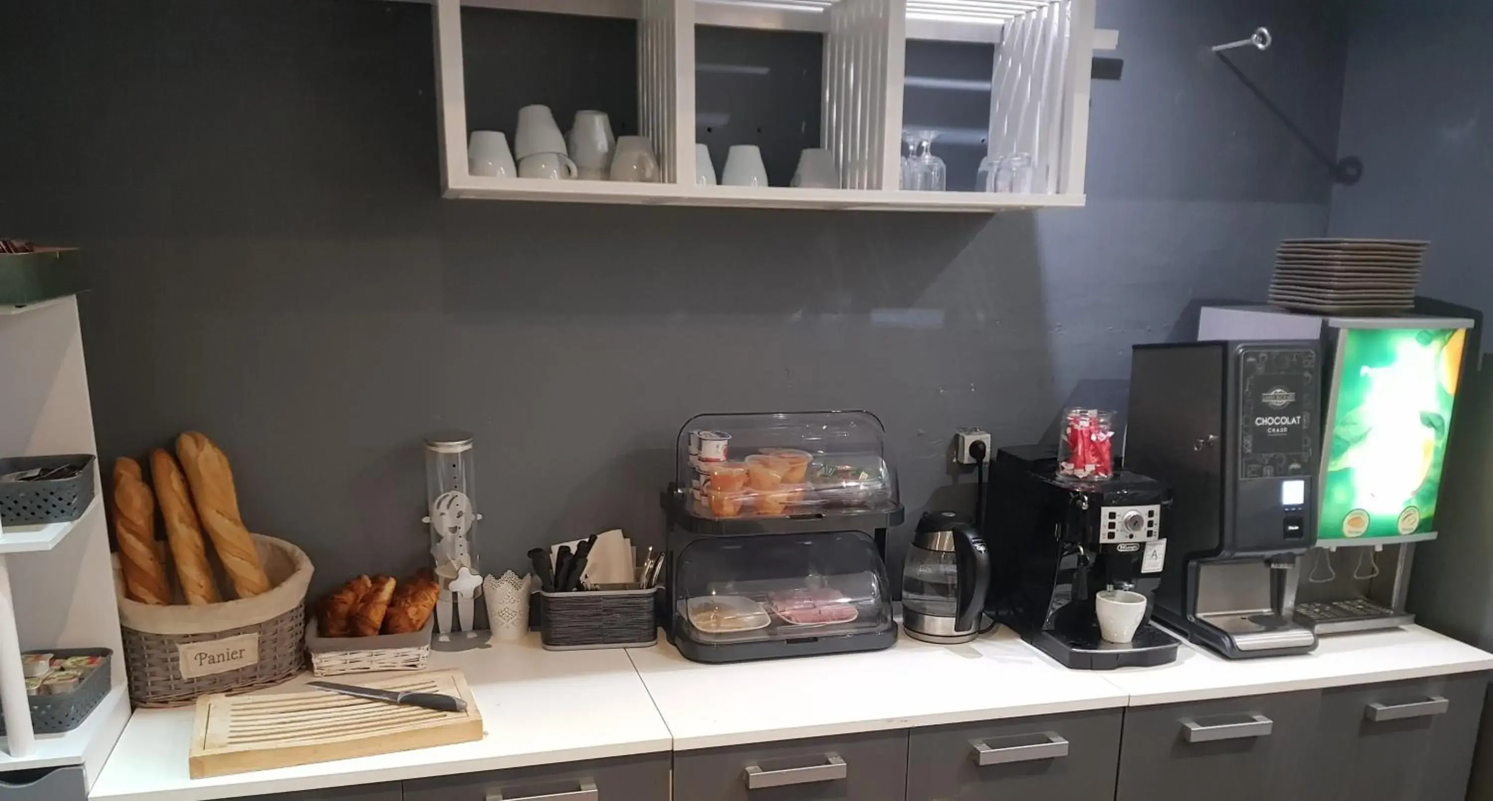 Breakfast, Kitchen/Kitchenette in hotel de la gare