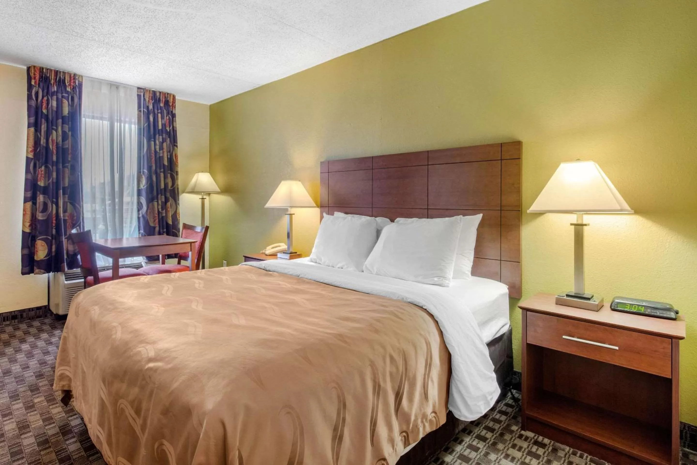 Photo of the whole room, Bed in Quality Inn Lebanon