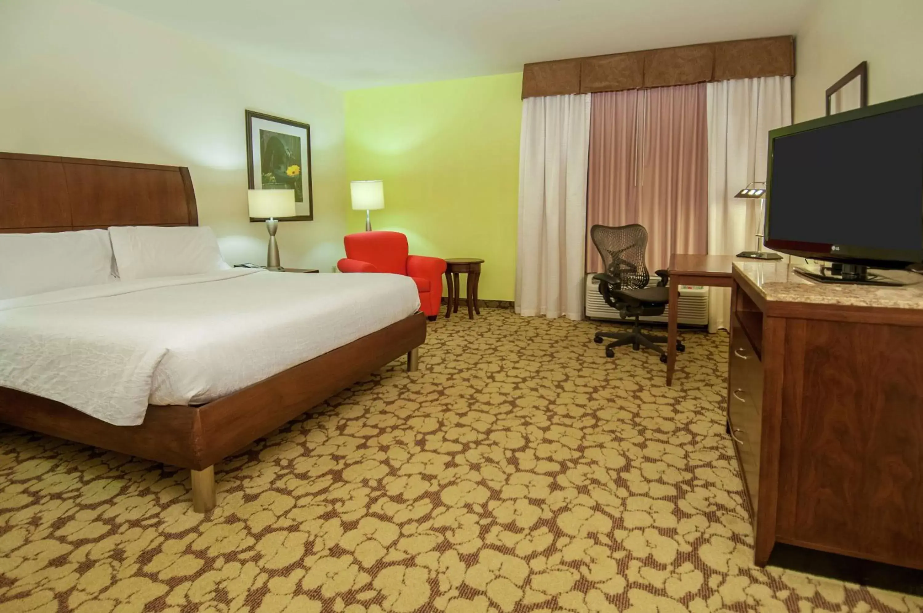 Bedroom, Bed in Hilton Garden Inn New Orleans Airport