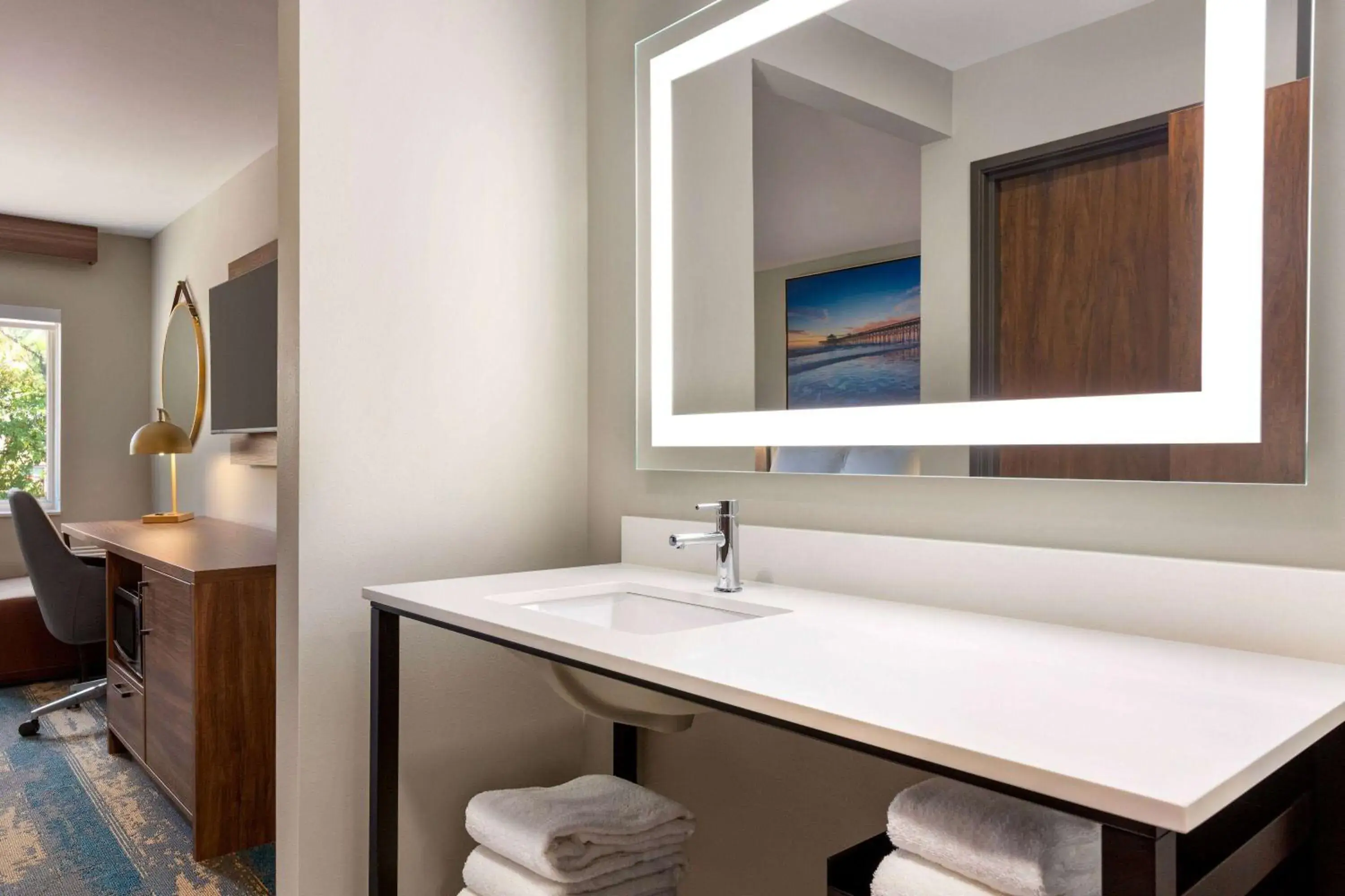 TV and multimedia, Bathroom in La Quinta Inn By Wyndham Columbia NE / Fort Jackson