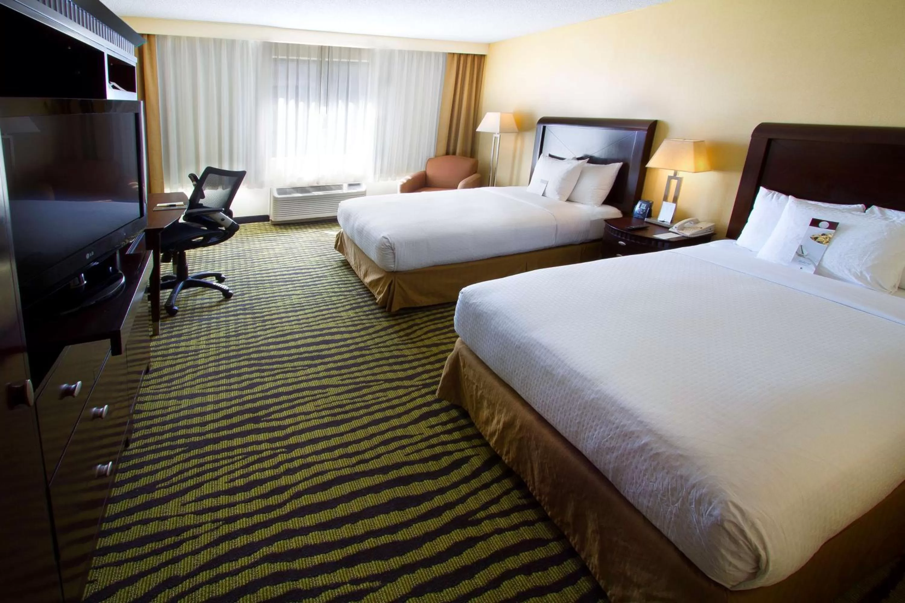 Bed in DoubleTree by Hilton Orange County Airport