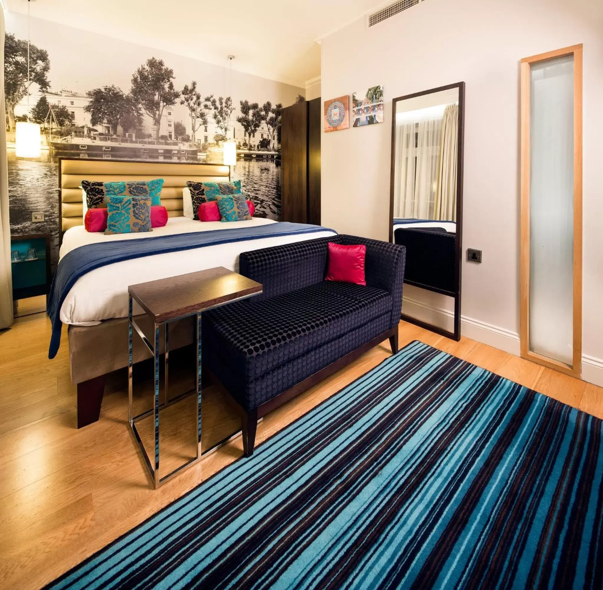 Photo of the whole room, Bed in Hotel Indigo London Hyde Park Paddington, an IHG Hotel