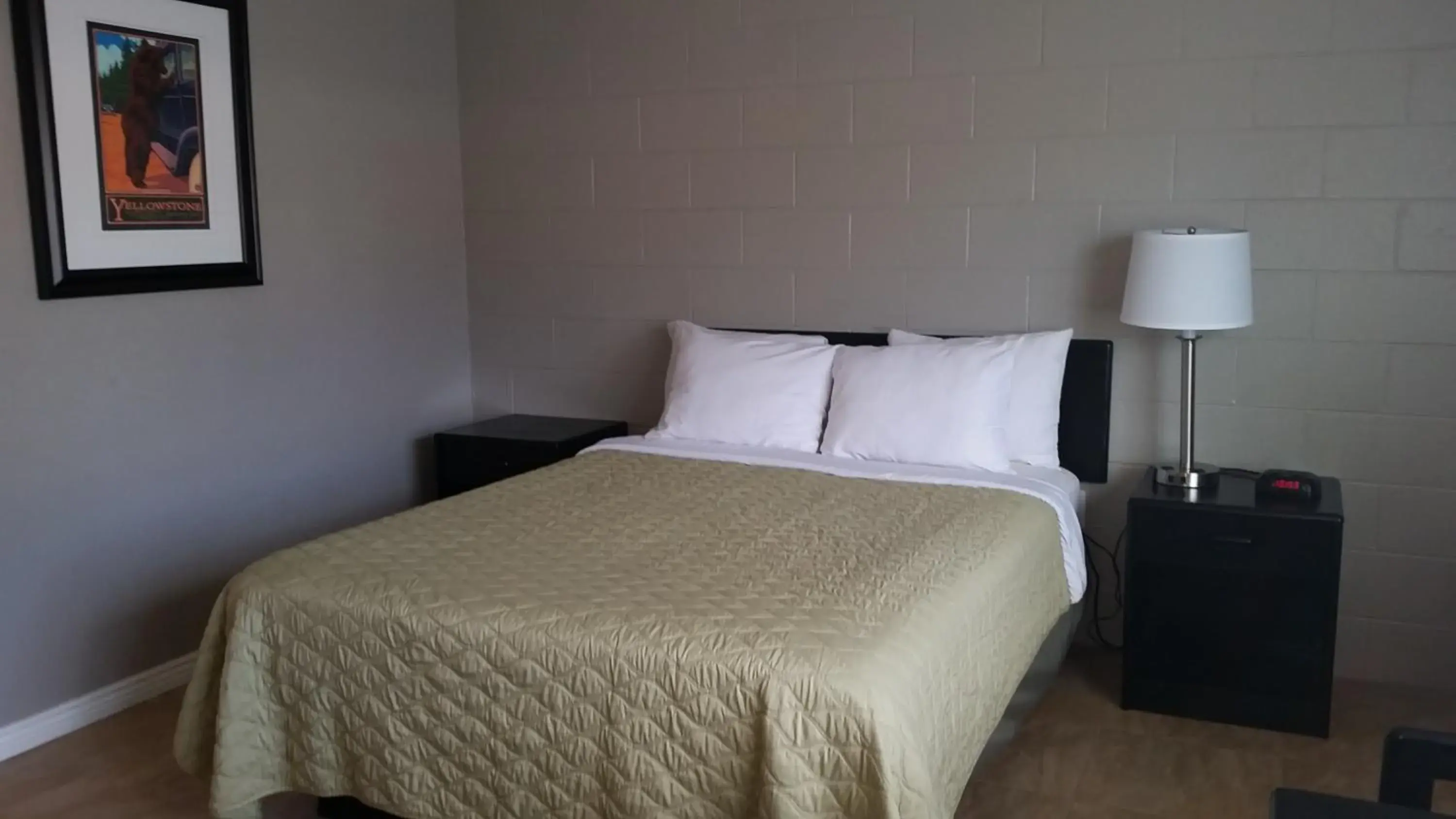 Bedroom, Bed in Motel West