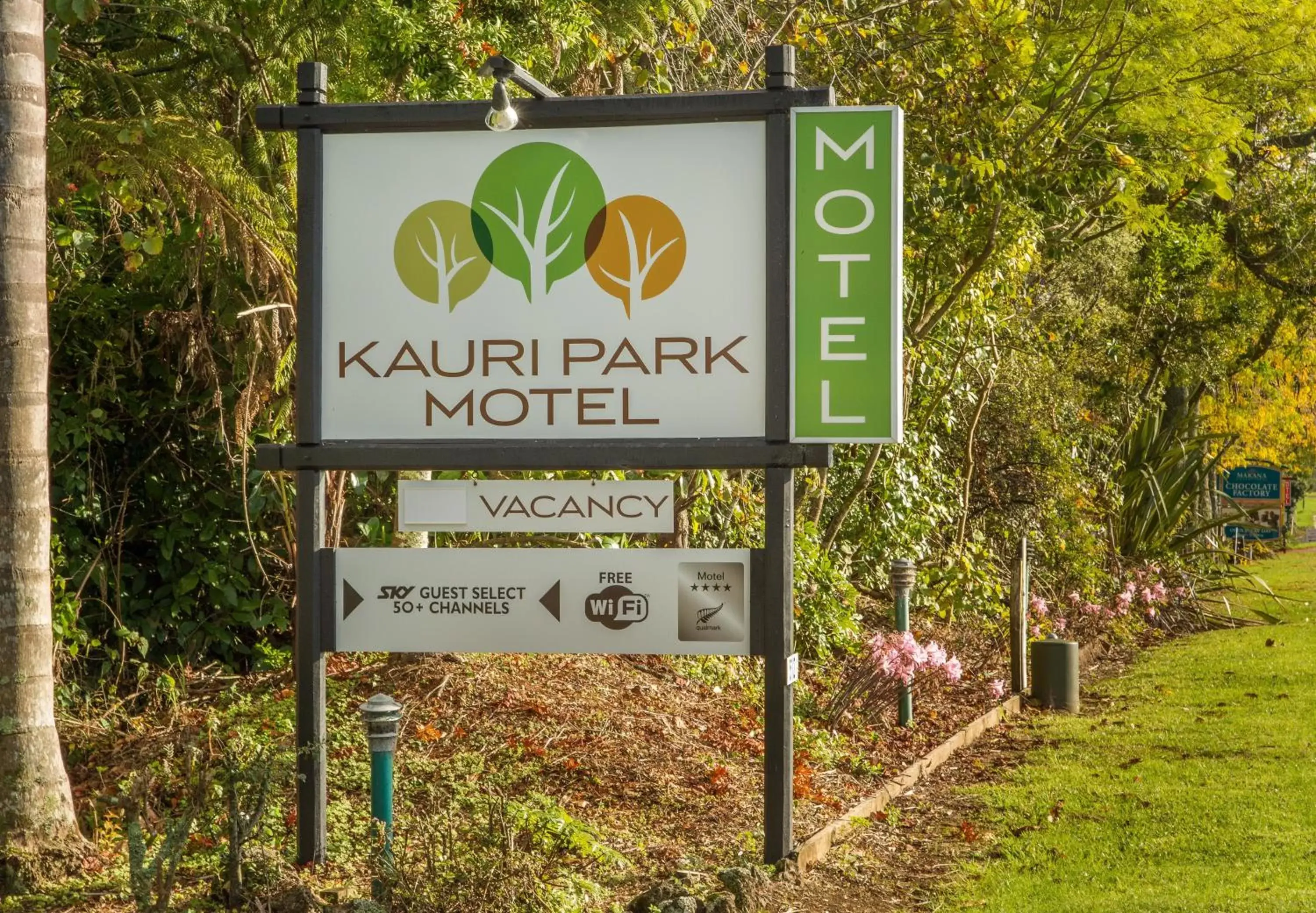 Facade/entrance, Property Logo/Sign in Kauri Park Motel