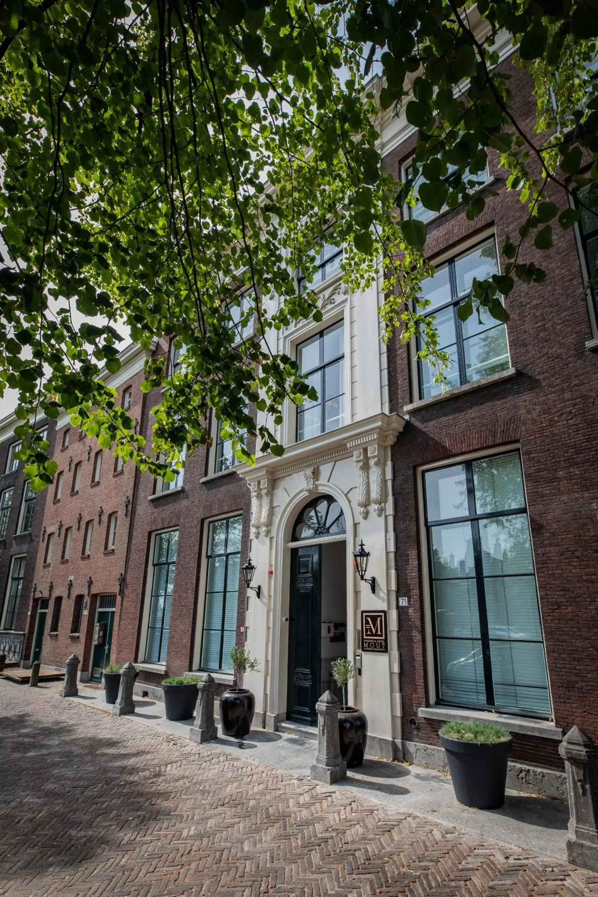 Facade/entrance, Property Building in Stadsvilla Mout Rotterdam-Schiedam