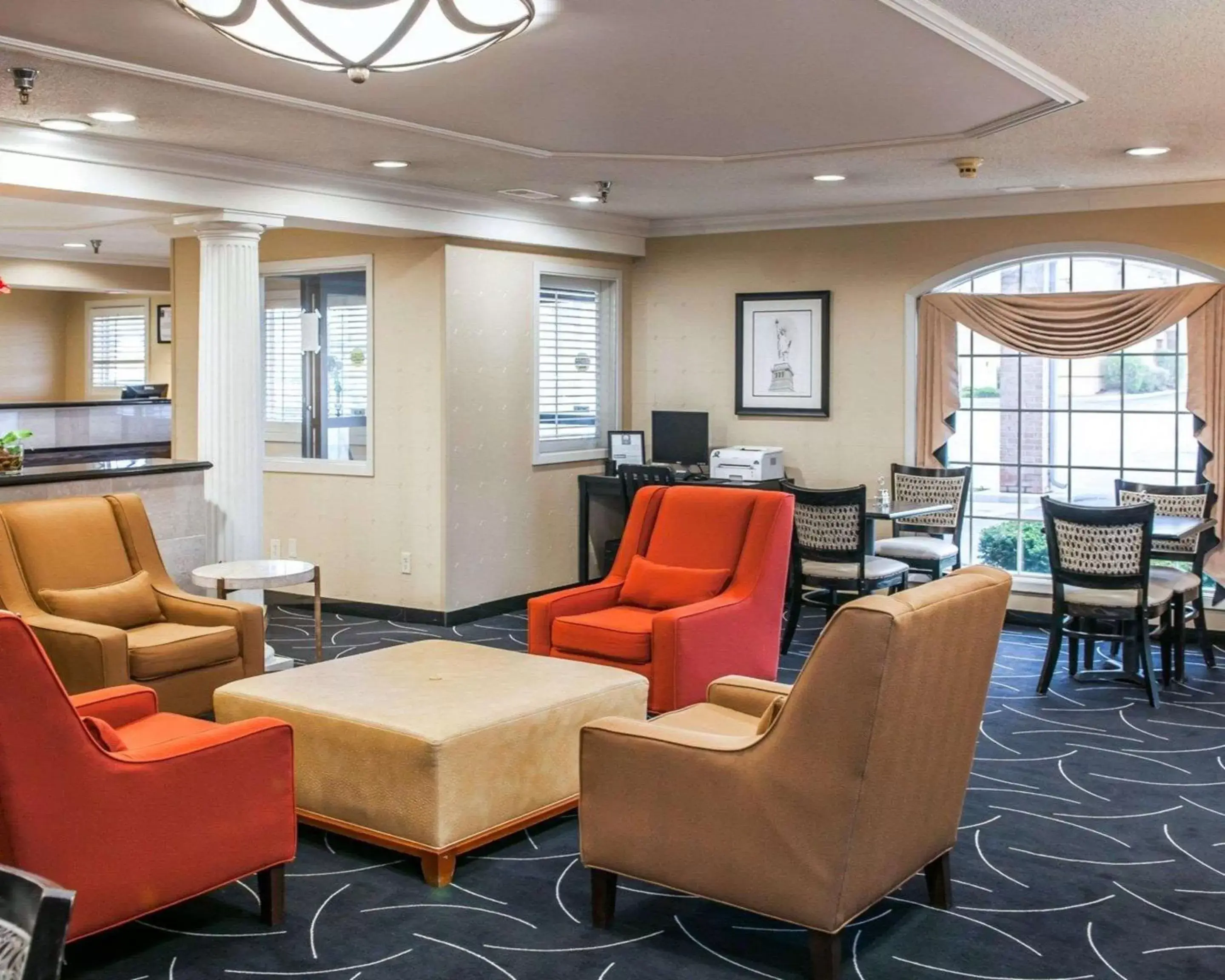 Lobby or reception, Lounge/Bar in Comfort Inn Indianapolis South I-65