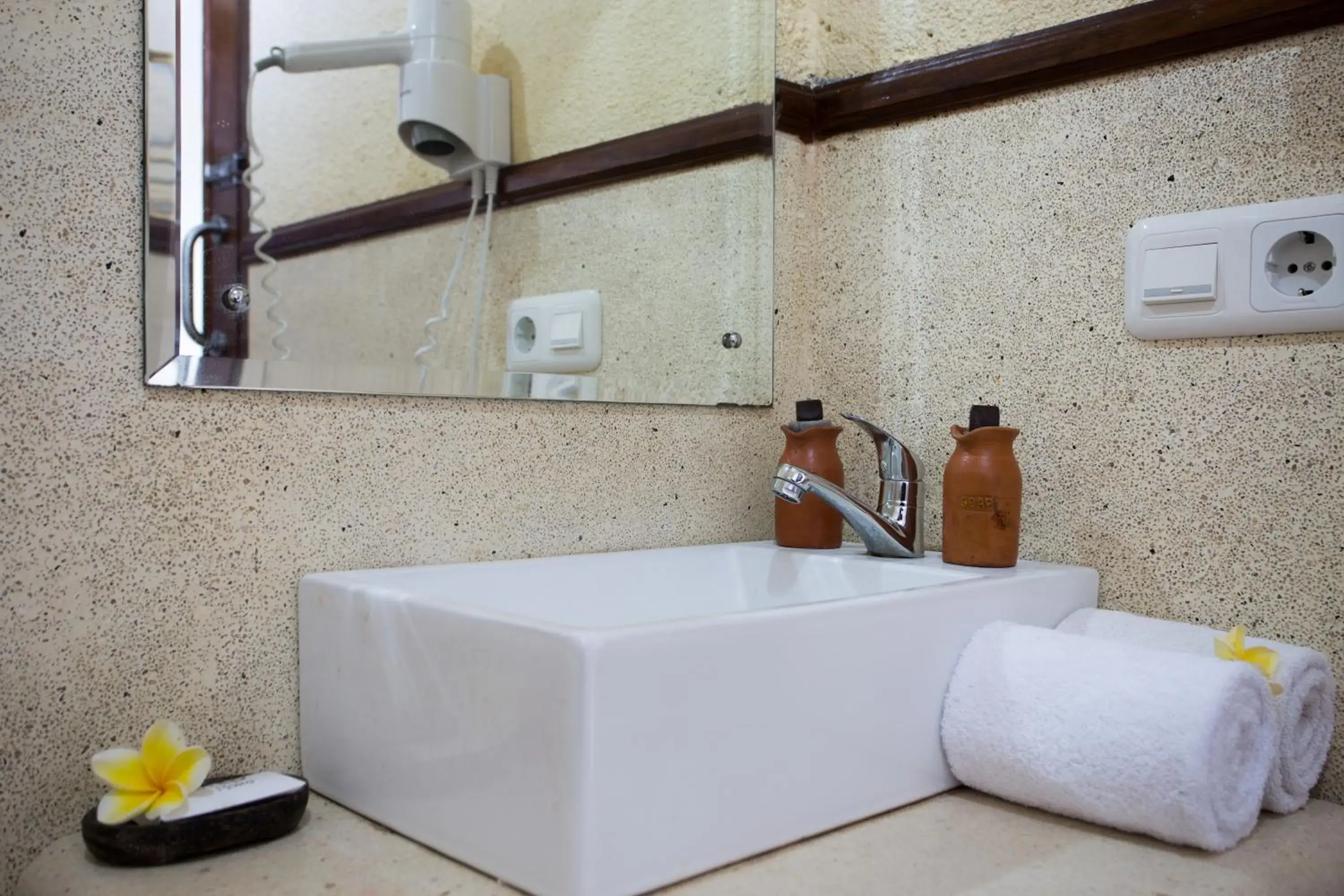 Bathroom in Anini Raka Resort & Spa