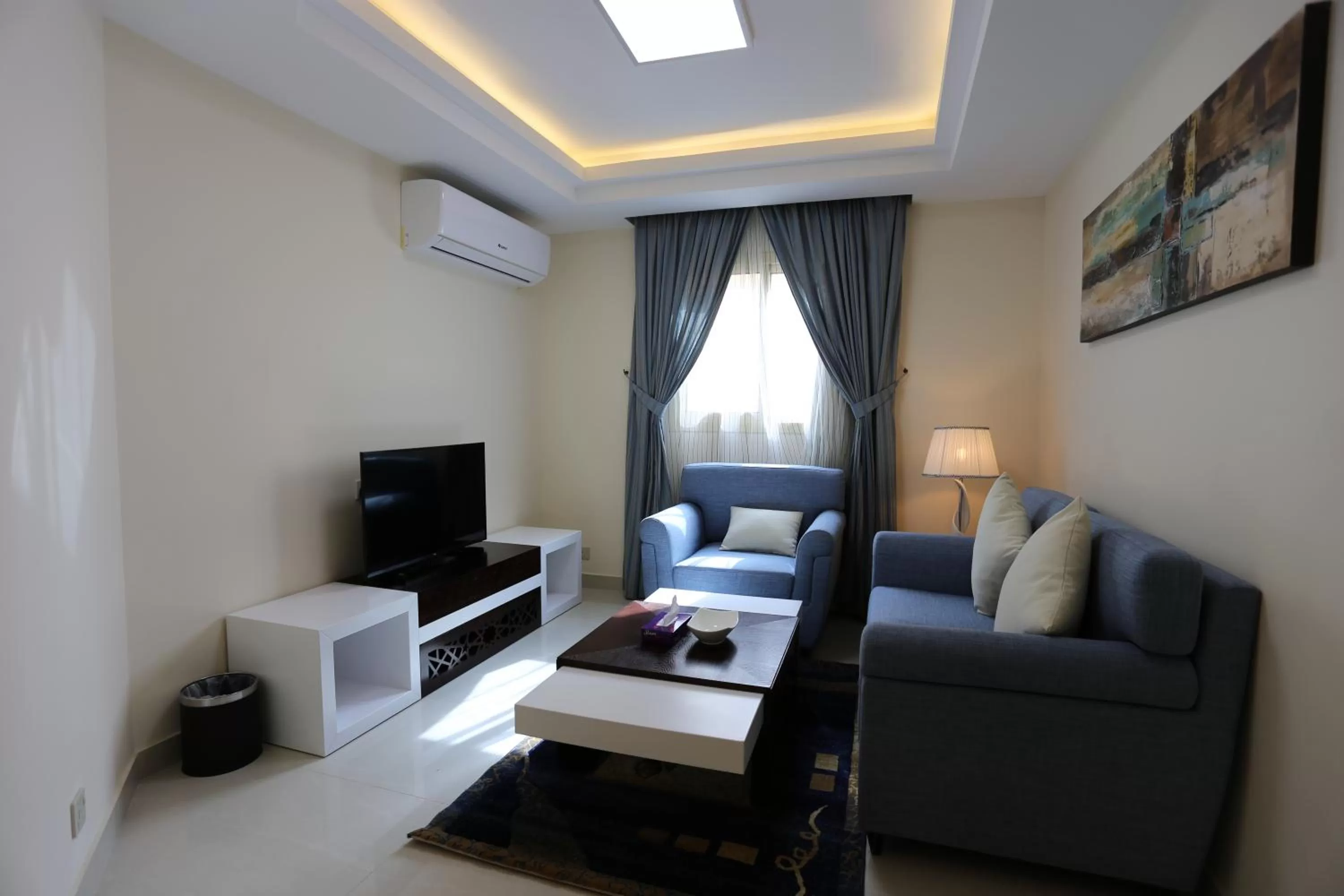 TV and multimedia in Arjaan Altakhassusi Hotel Suites