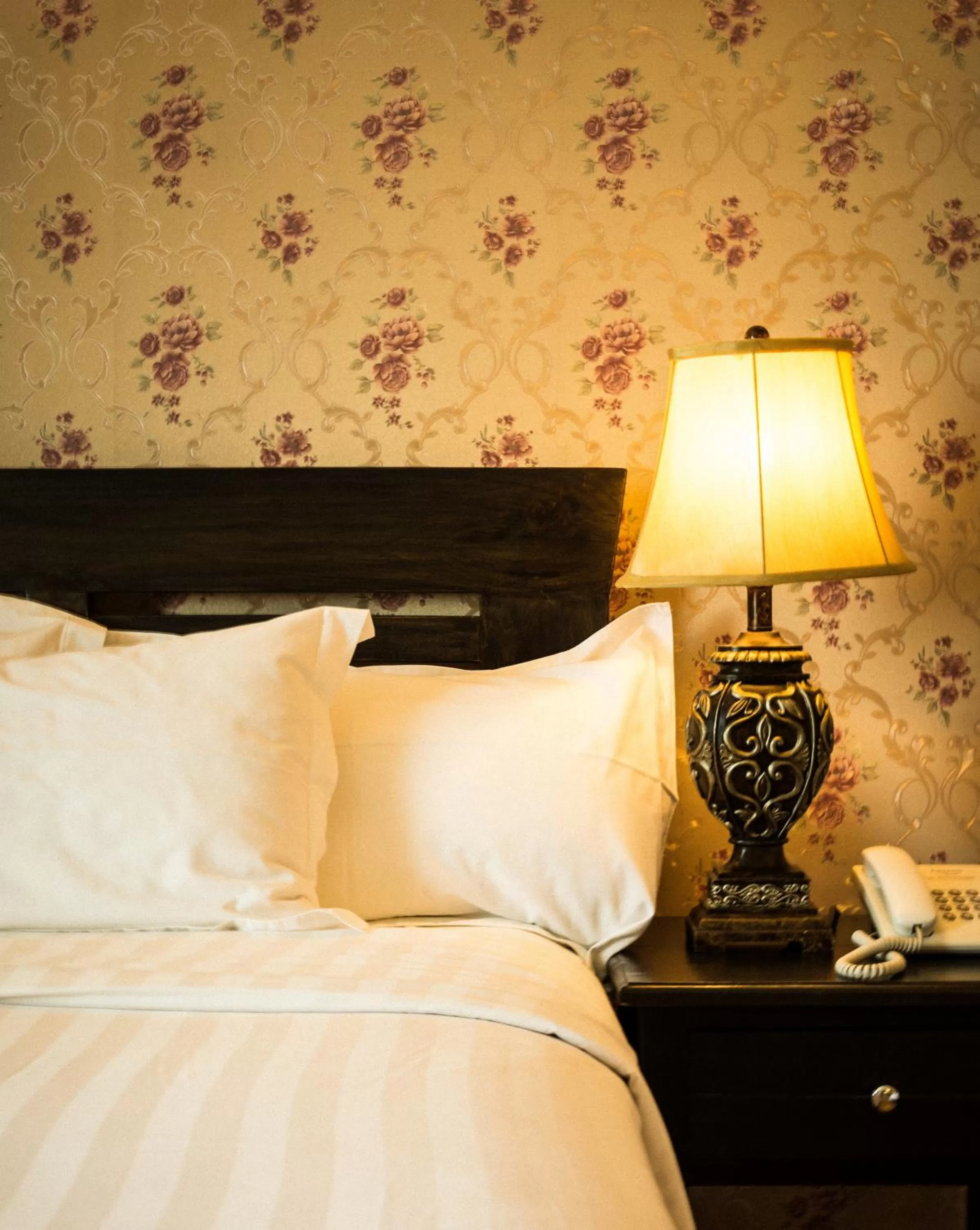 Bed in Hanan Hotel Tagaytay - Formerly Tagaytay Wingate Manor