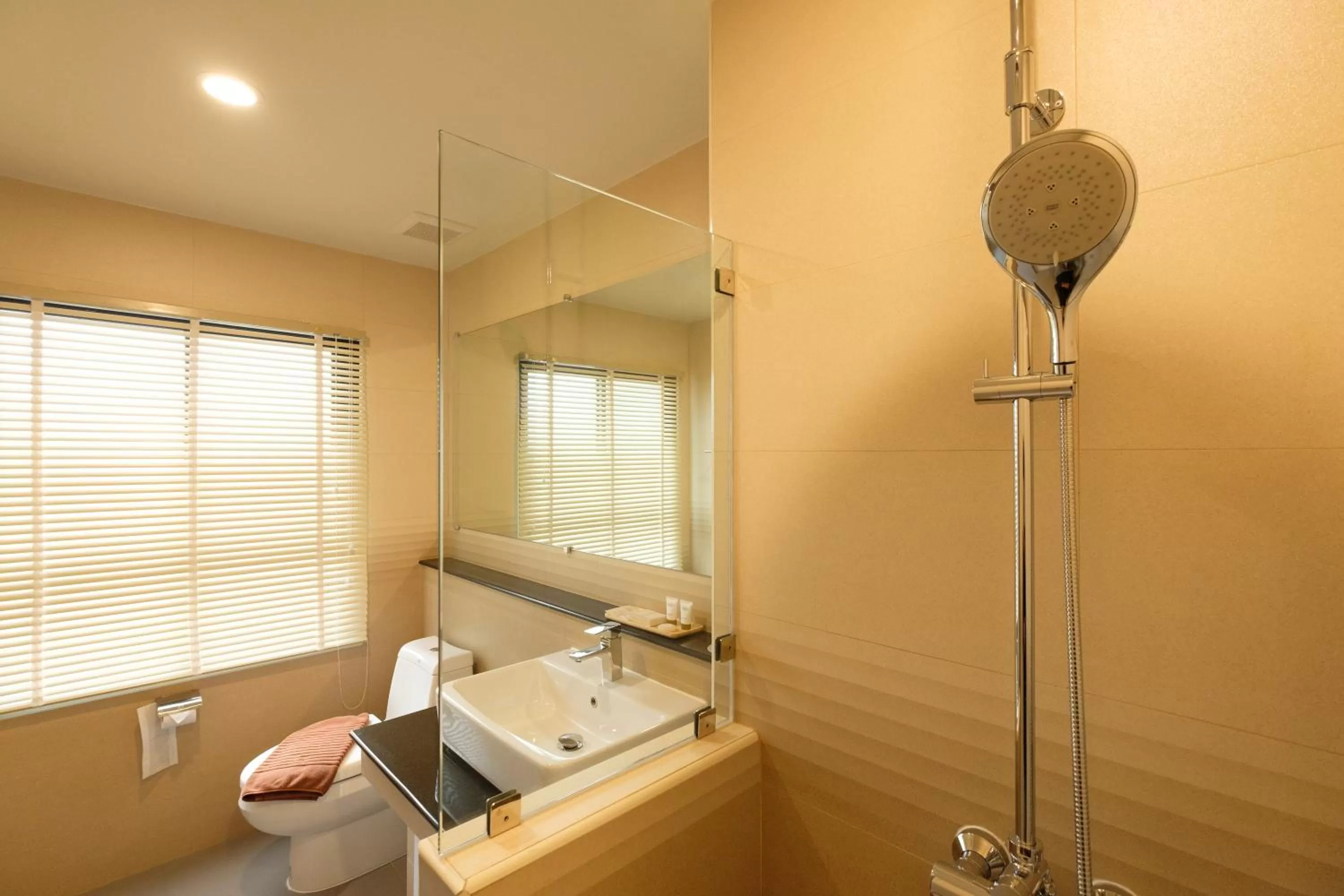 Bathroom in Monte Maesot hotel