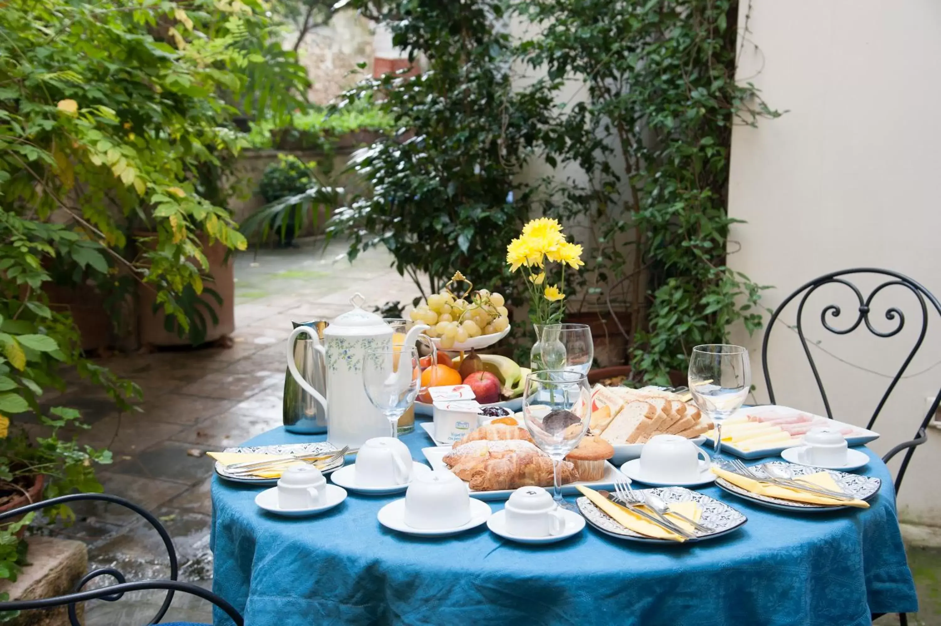 Patio in Palazzo Bernardini Suites