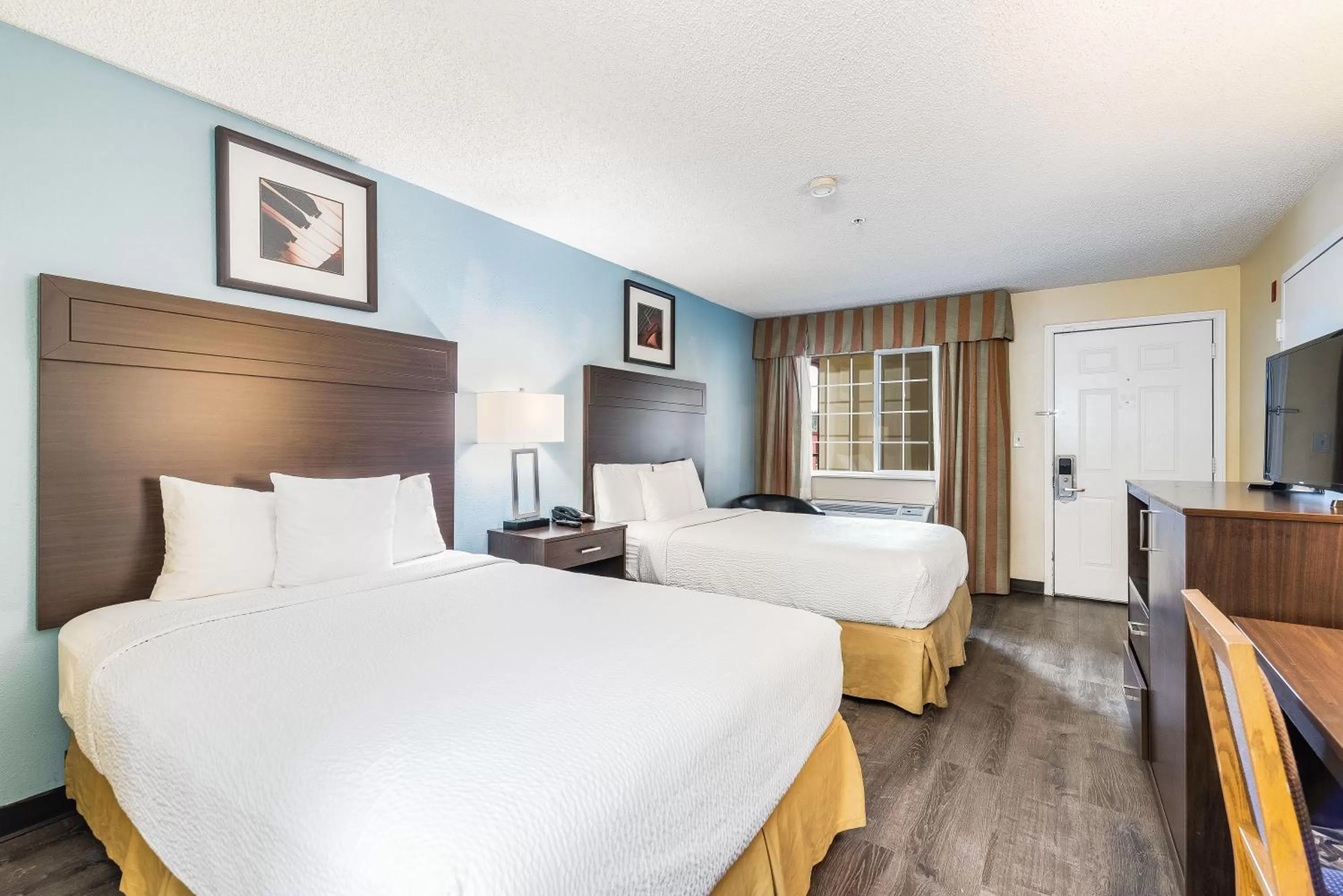 Bed in Days Inn by Wyndham Federal Way