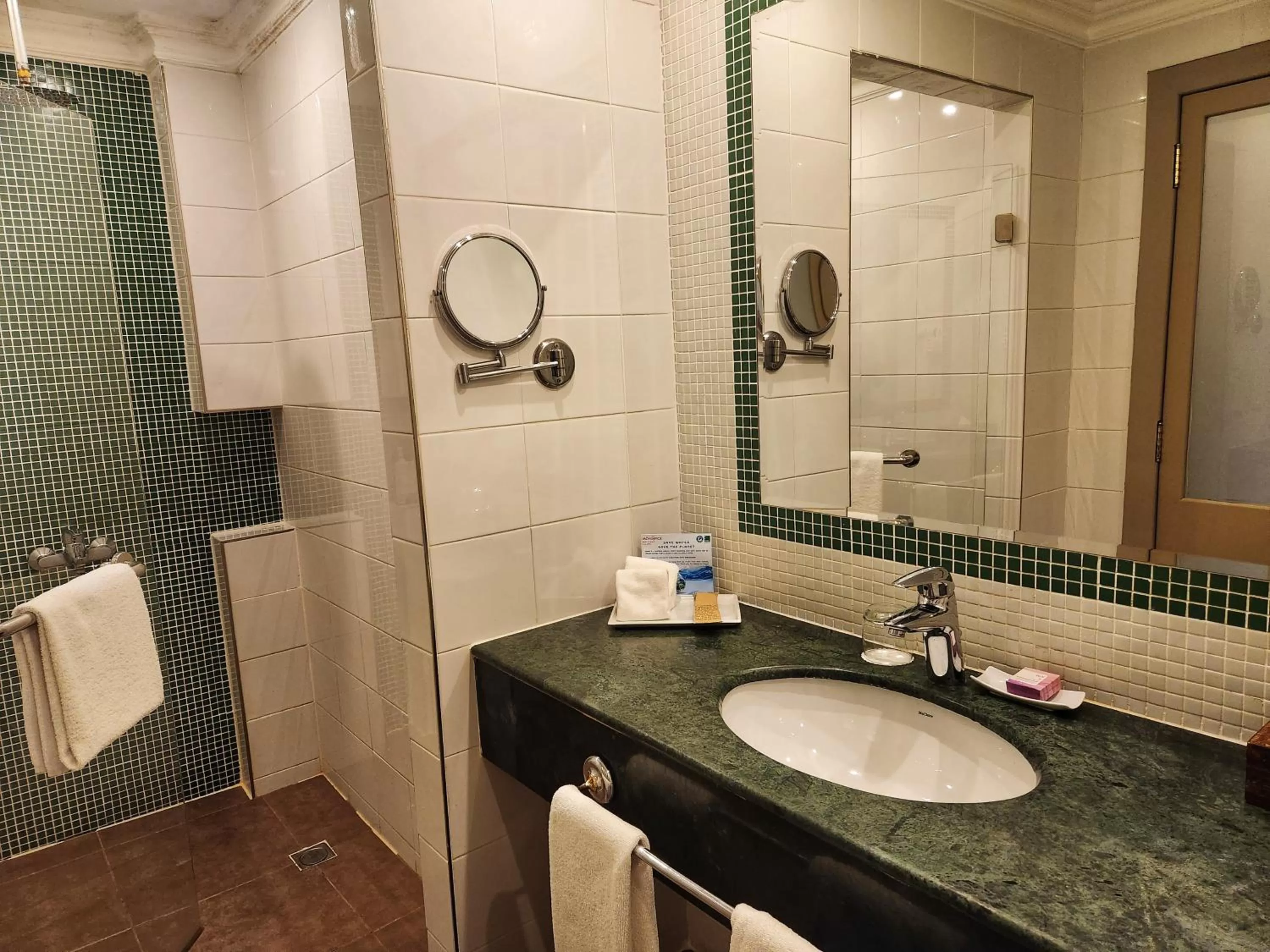 Shower in Mövenpick Hotel Kuwait