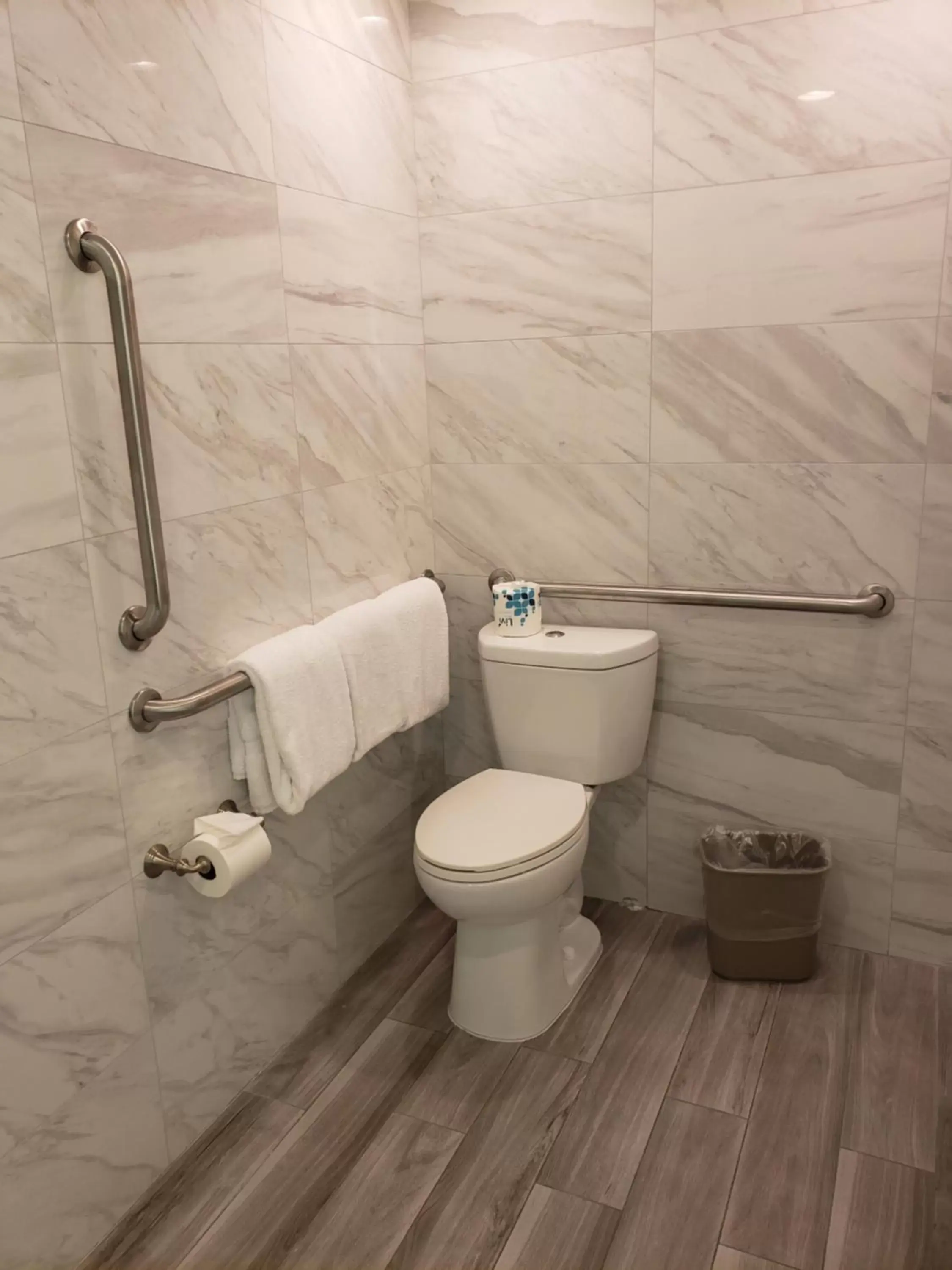Toilet, Bathroom in Best Western Plus Sunset Plaza Hotel
