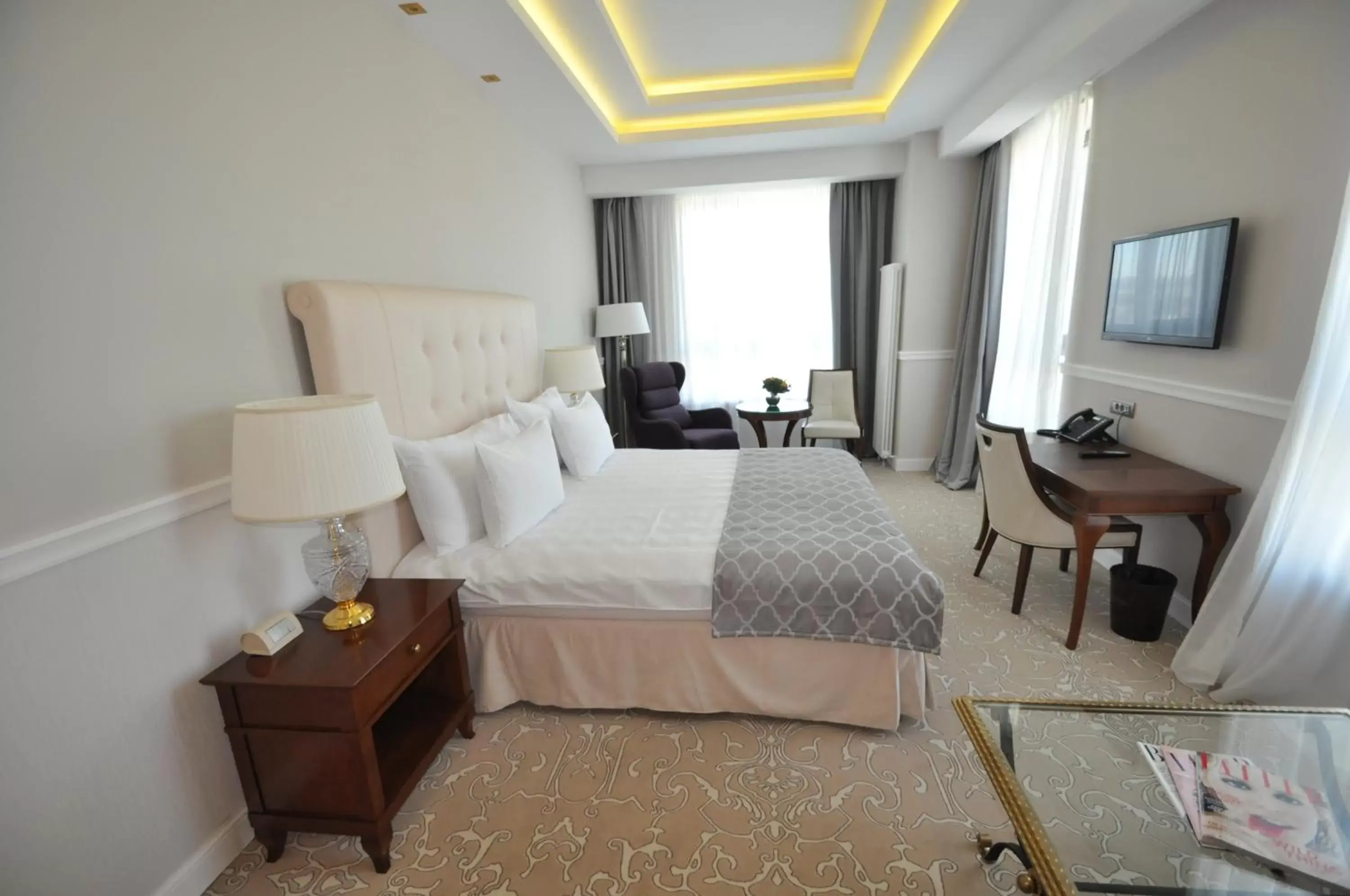 Deluxe Corner Double Room with Palace view in Hotel International Iasi