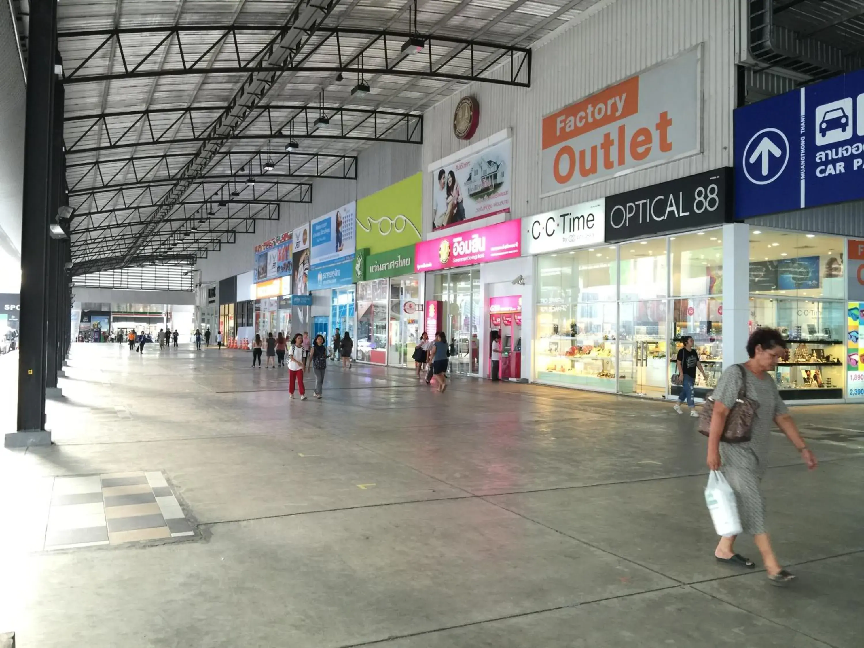 On-site shops, Neighborhood in Muangthongthani Rental/Khun Dan