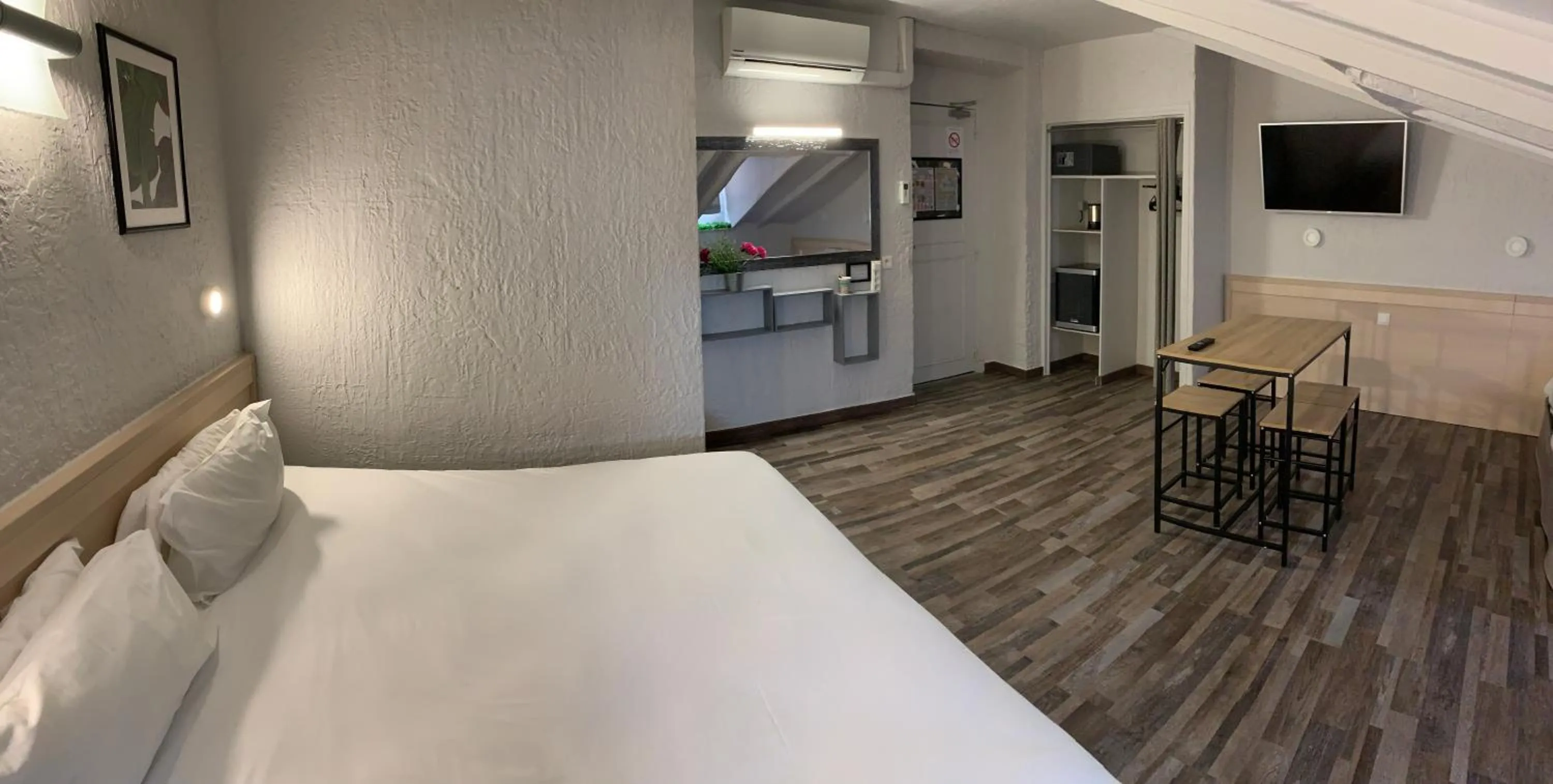 Living room, Bed in Hotel de Berne