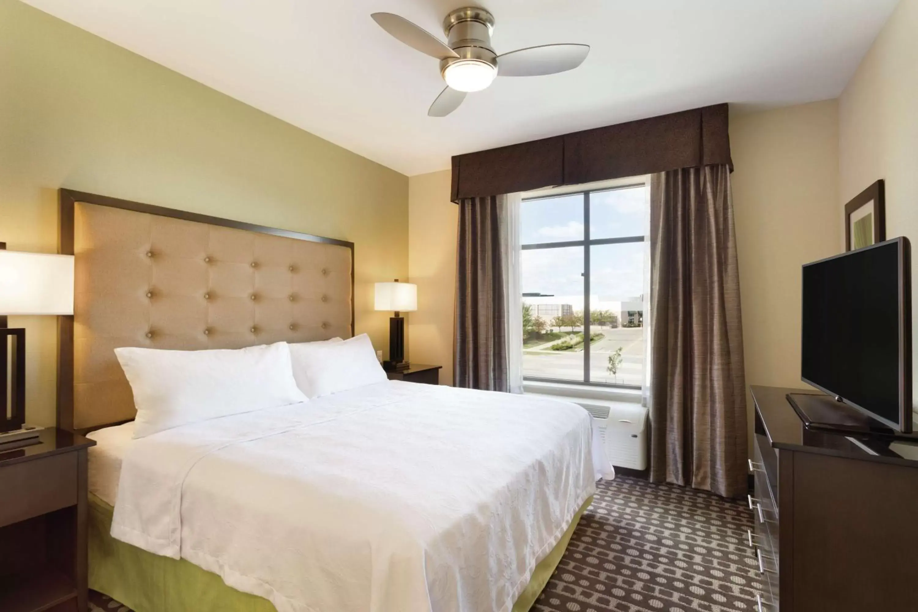 Bedroom, Bed in Homewood Suites by Hilton Ankeny