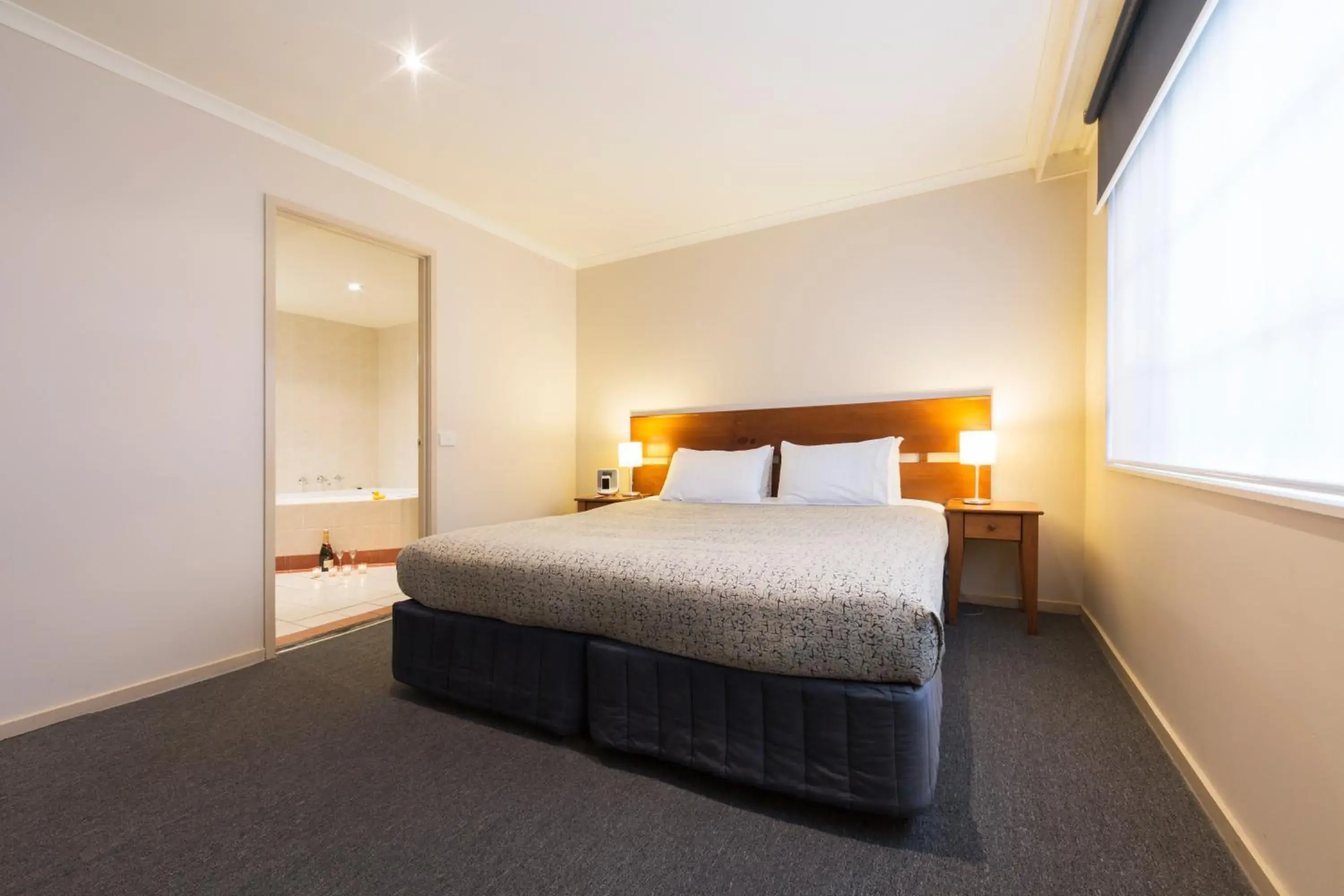 Bedroom, Bed in Canberra Parklands Central Apartment Hotel