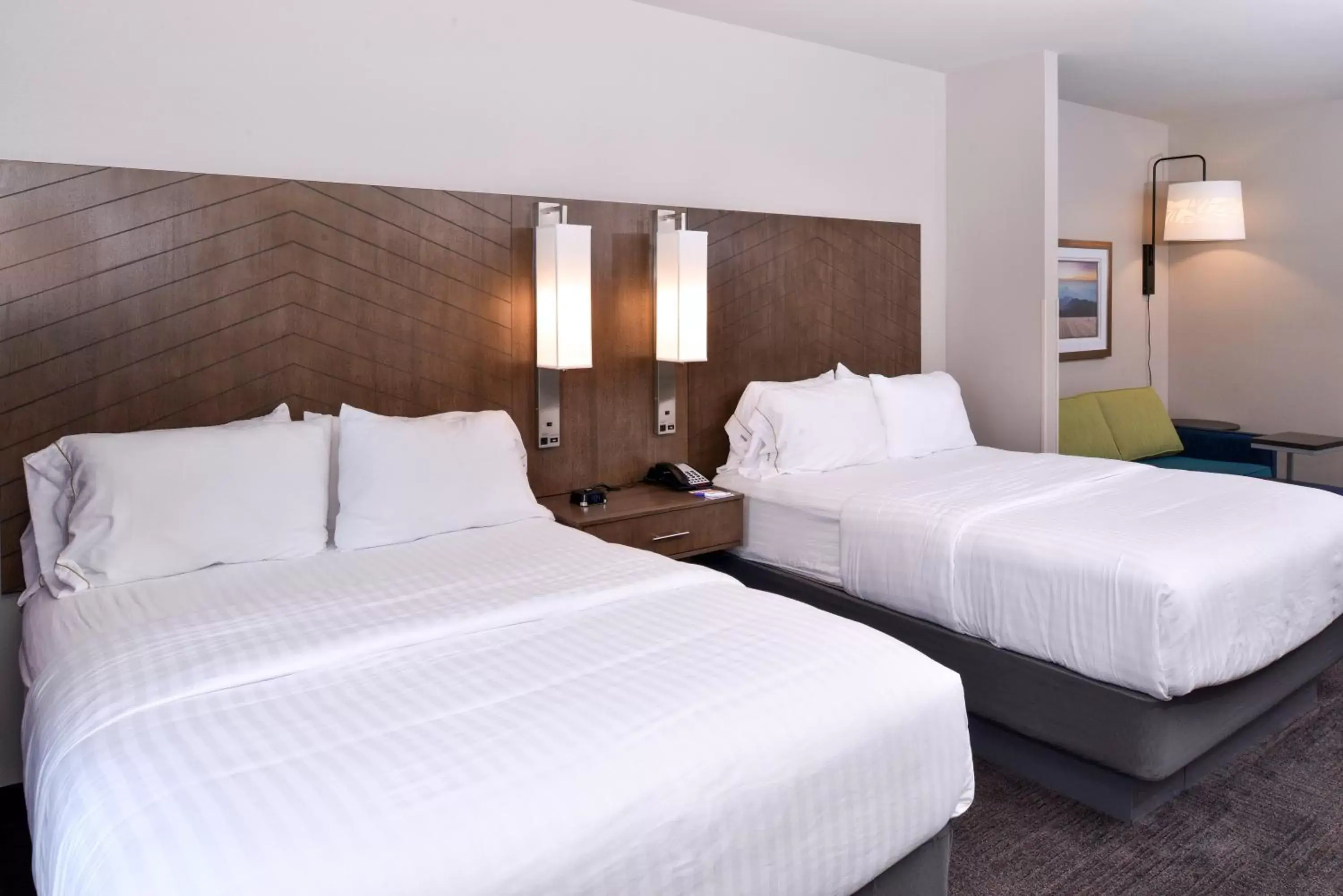 Photo of the whole room, Bed in Holiday Inn Express and Suites Bryant - Benton Area, an IHG Hotel