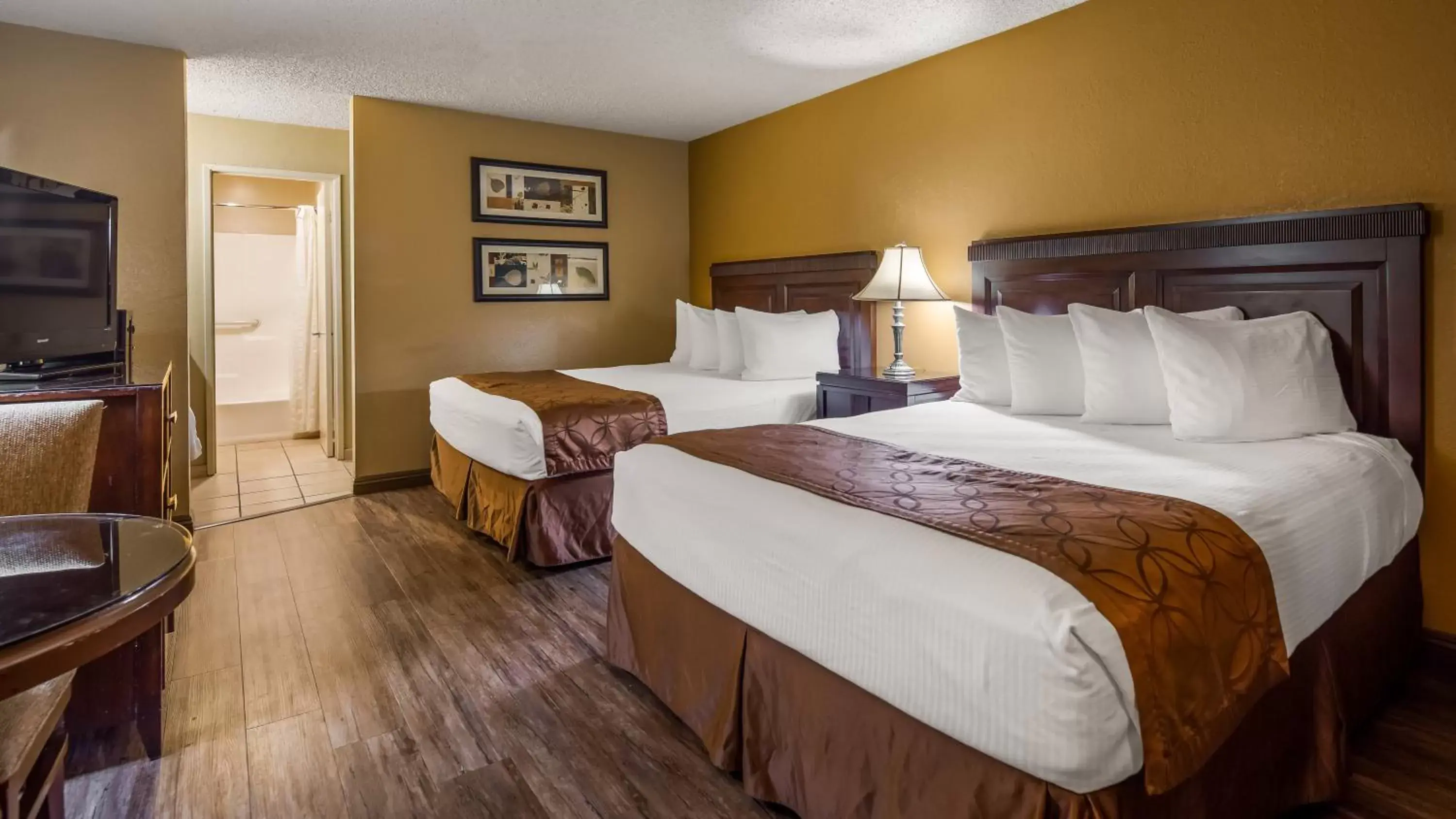 Bedroom, Bed in SureStay Plus Hotel by Best Western San Bernardino South