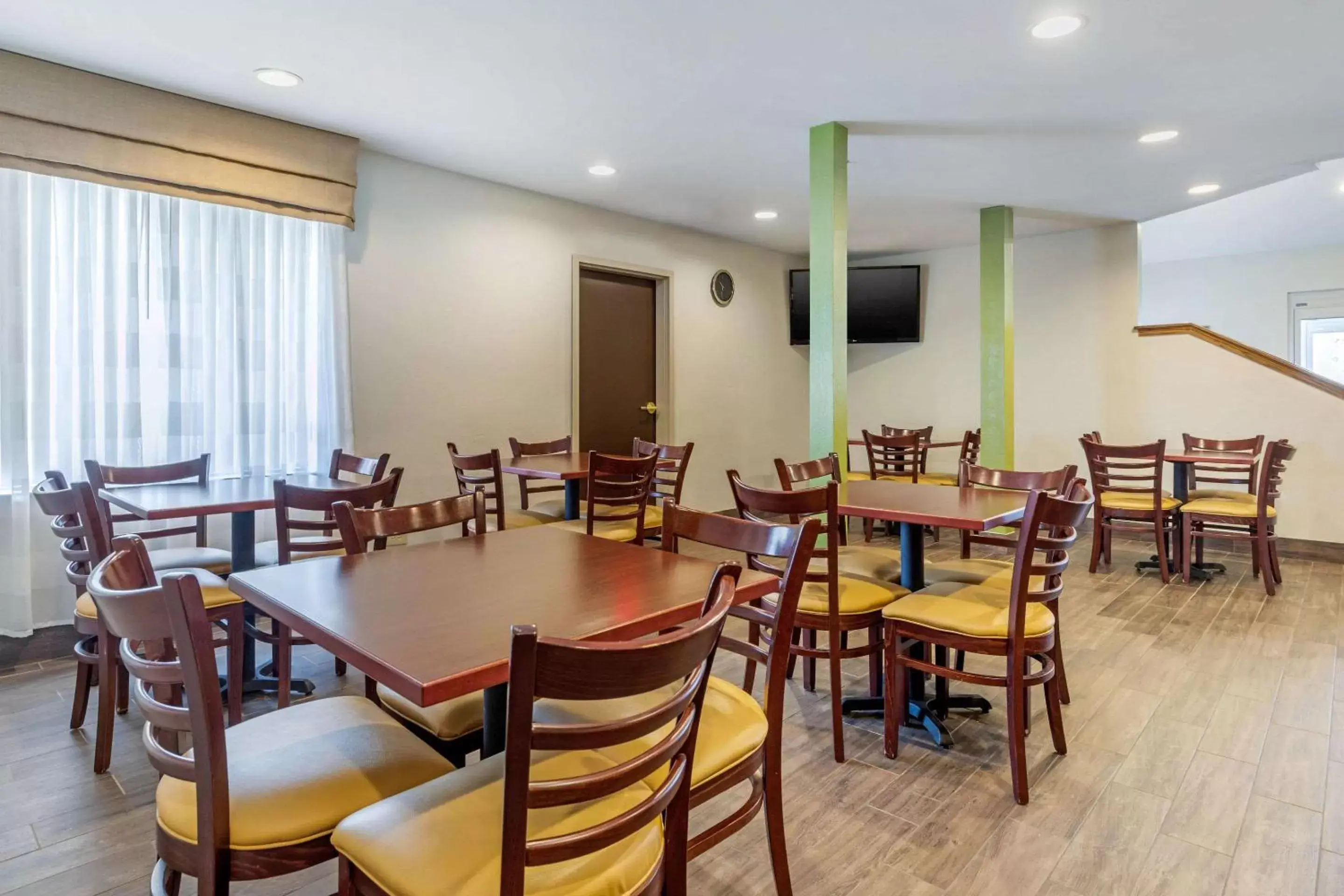 Restaurant/places to eat in Sleep Inn near Great Lakes Naval Base Restaurant/places to eat in Sleep Inn near Great Lakes Naval Base