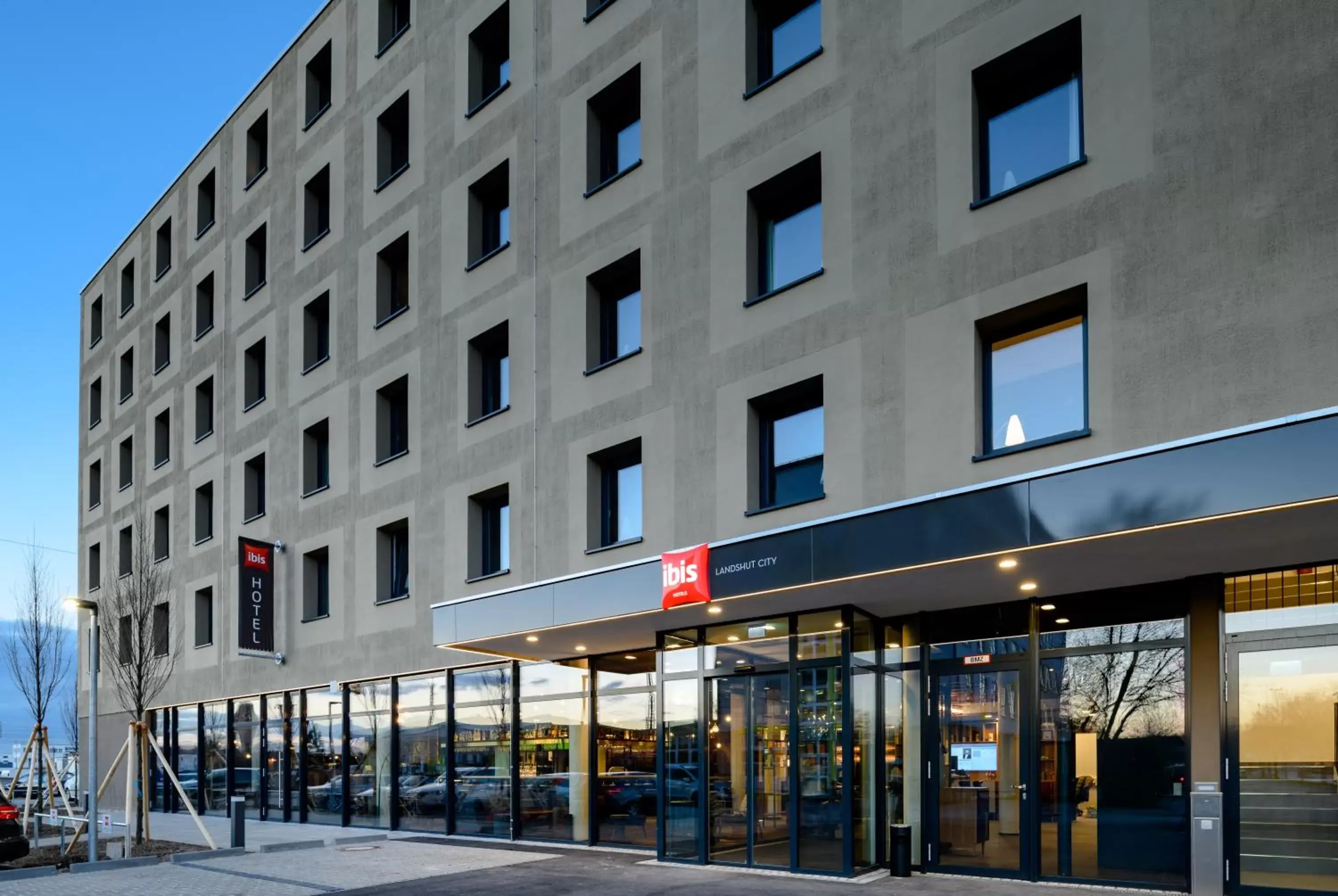 Facade/entrance, Property Building in ibis Landshut City