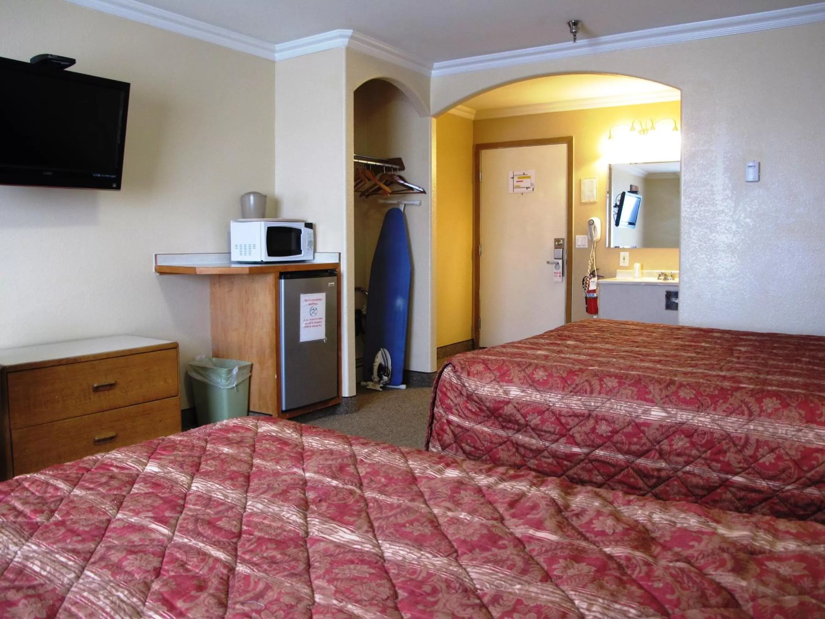 Photo of the whole room, Bed in Merrill Field Inn