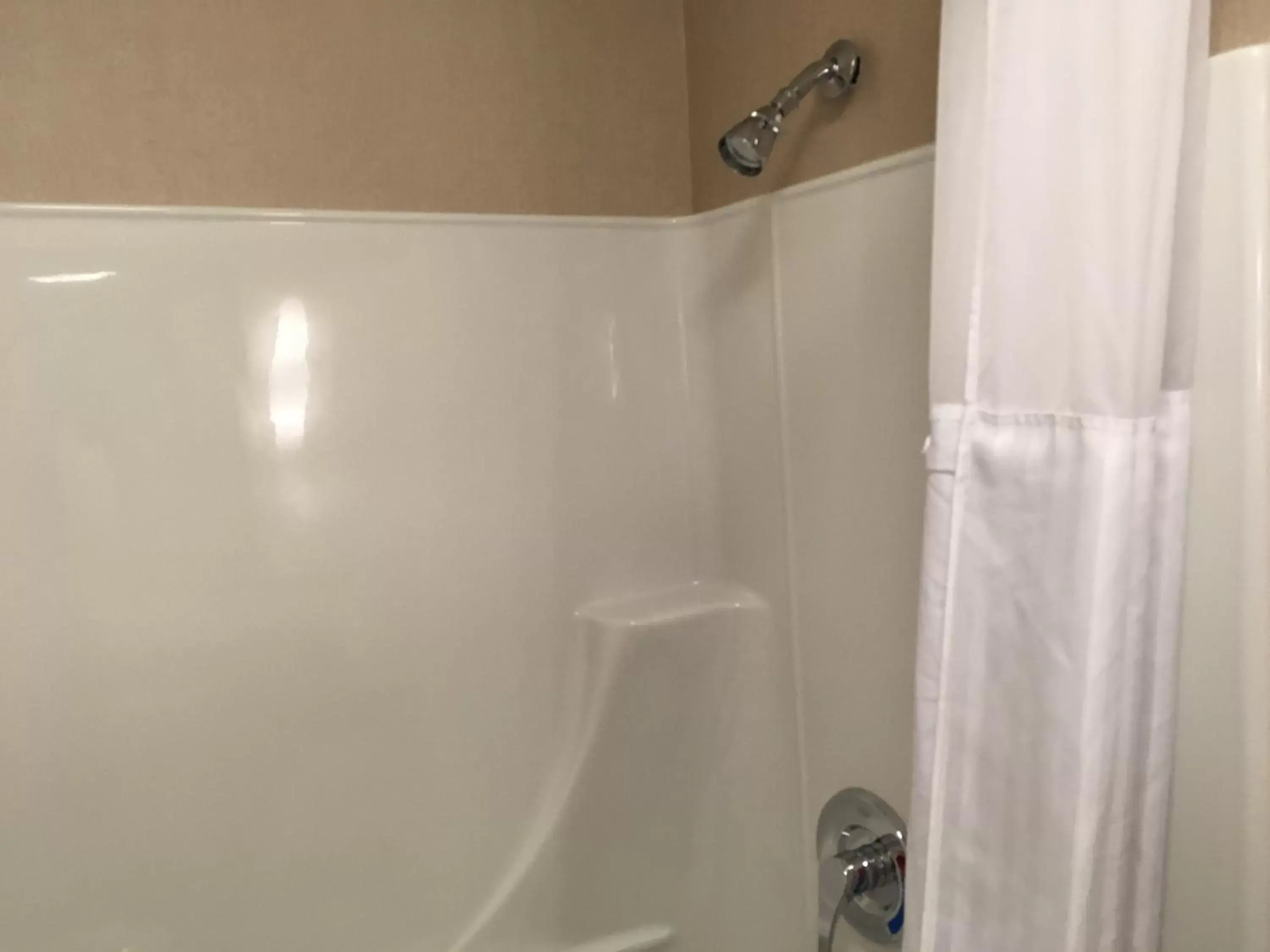 Bathroom in Quality Inn Sept-Iles Bathroom in Quality Inn Sept-Iles