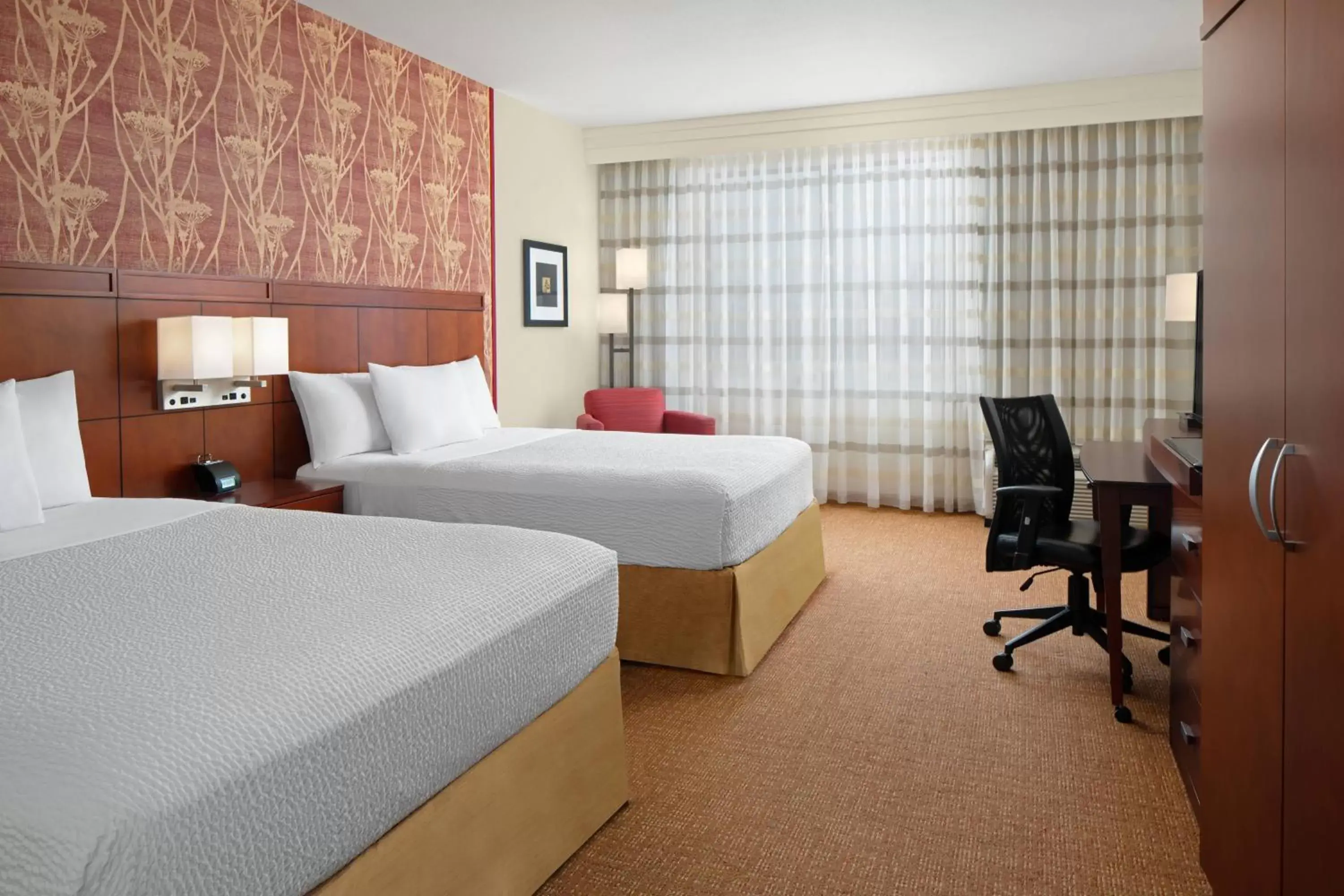 Photo of the whole room, Bed in Courtyard By Marriott Houston Kingwood