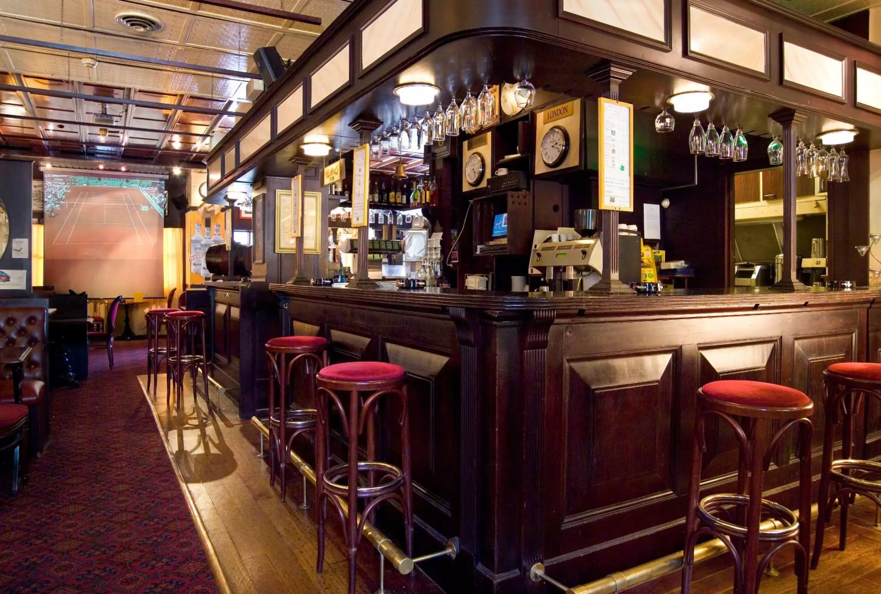 Lounge or bar in Hôtel Astoria Lounge or bar in Hôtel Astoria