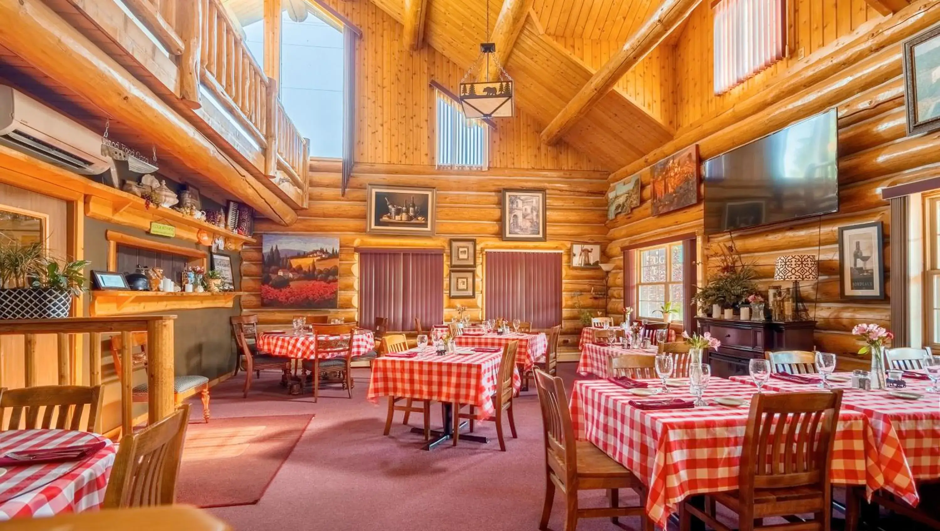 Restaurant/Places to Eat in Dodge Peak Lodge