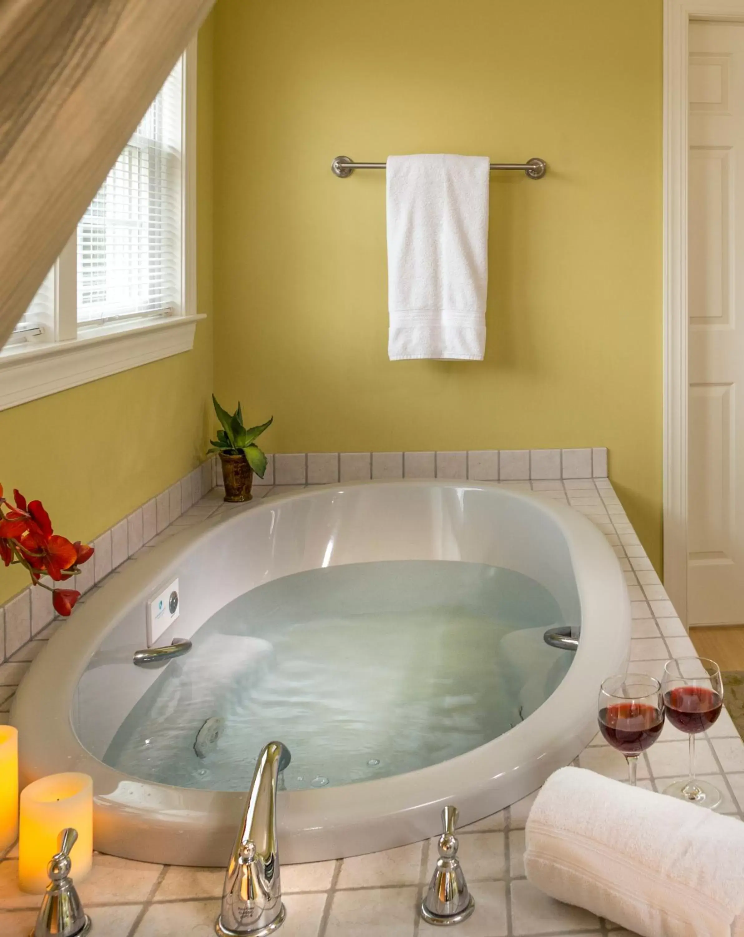 Bathroom in Inn at Huntingfield Creek