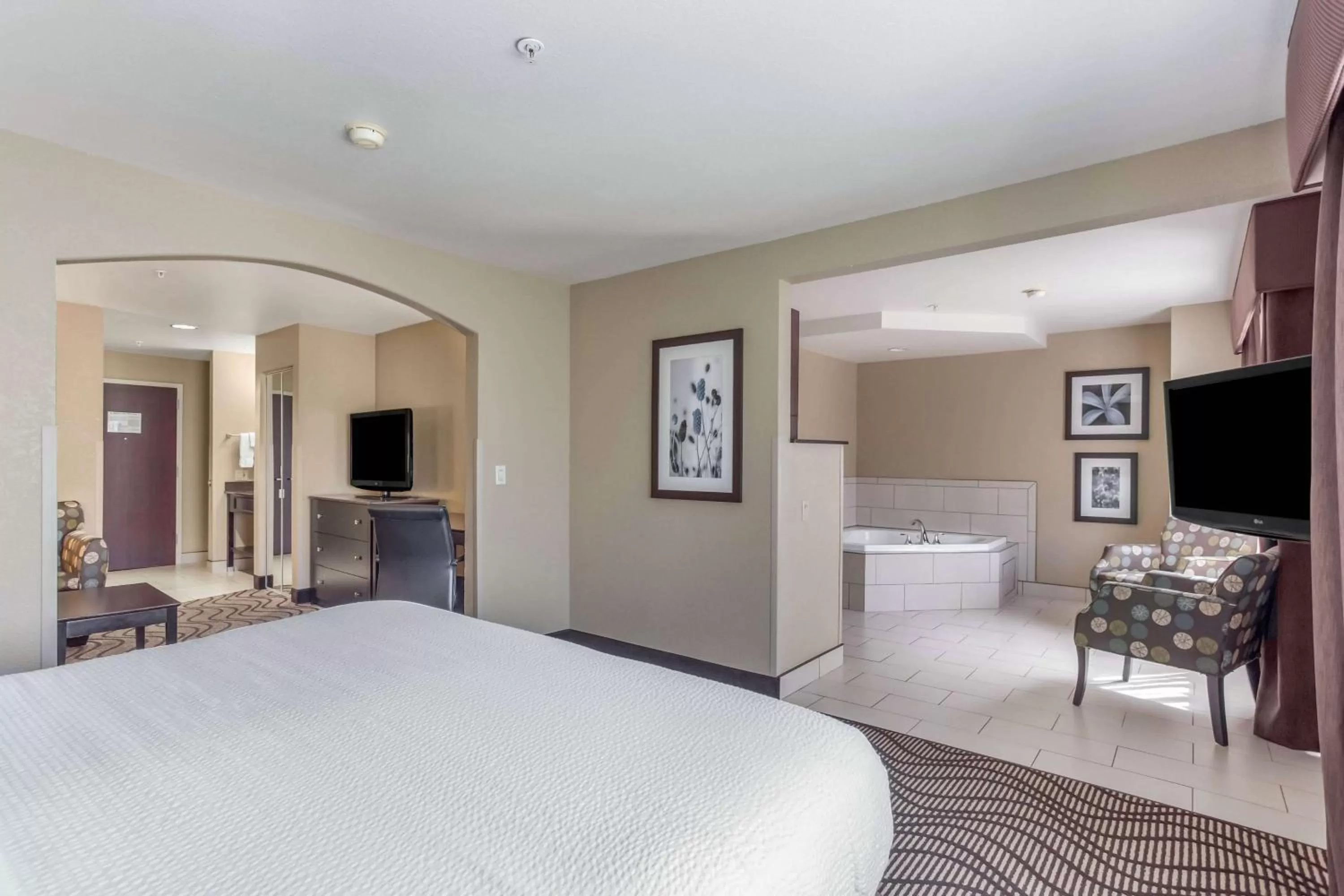 Photo of the whole room, Bed in La Quinta by Wyndham Meridian / Boise West