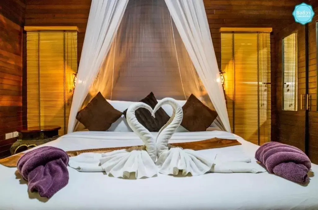Bed in Baan Habeebee Resort