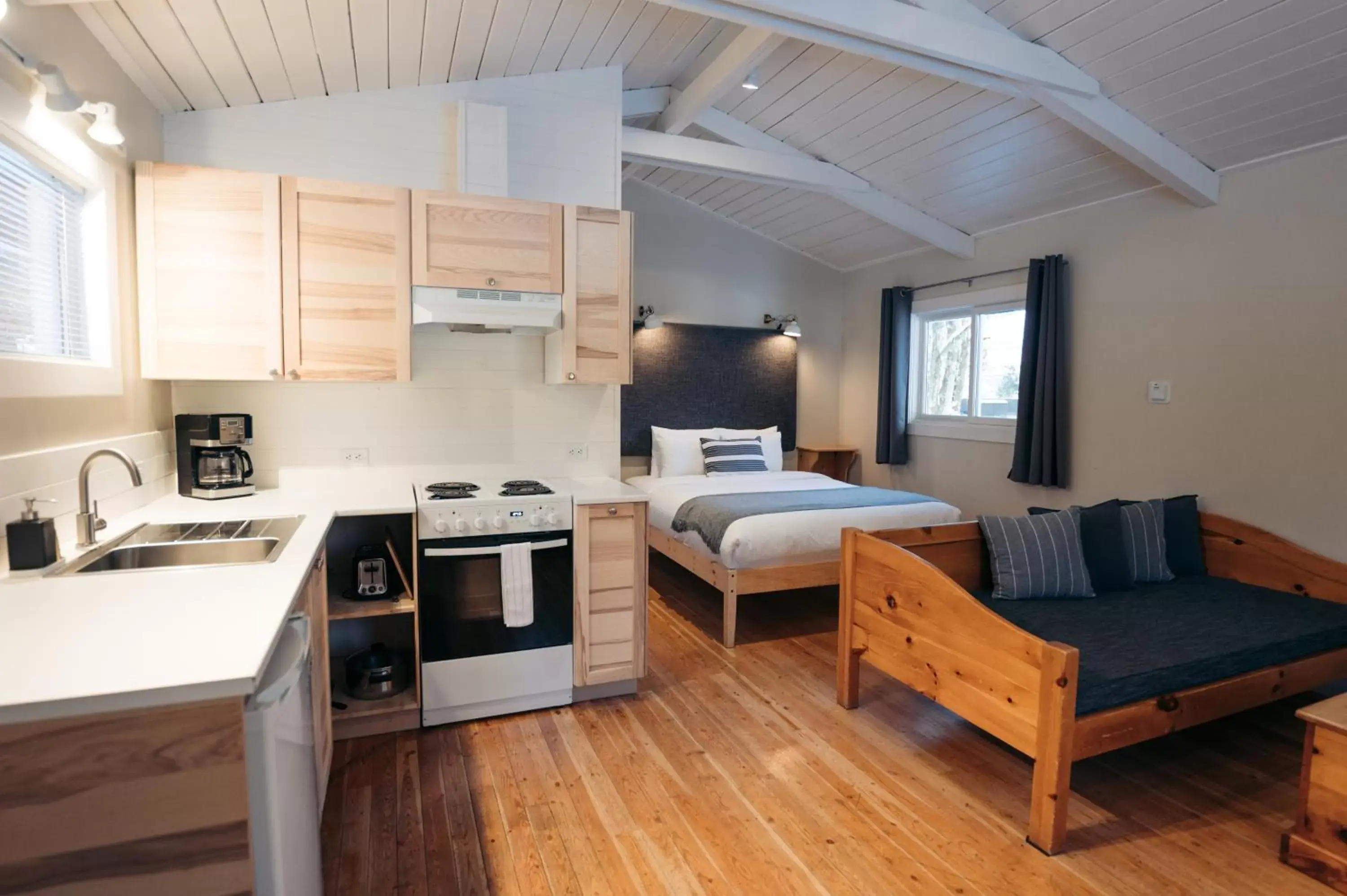 Kitchen or kitchenette, Kitchen/Kitchenette in Sunwolf Riverside Cabins