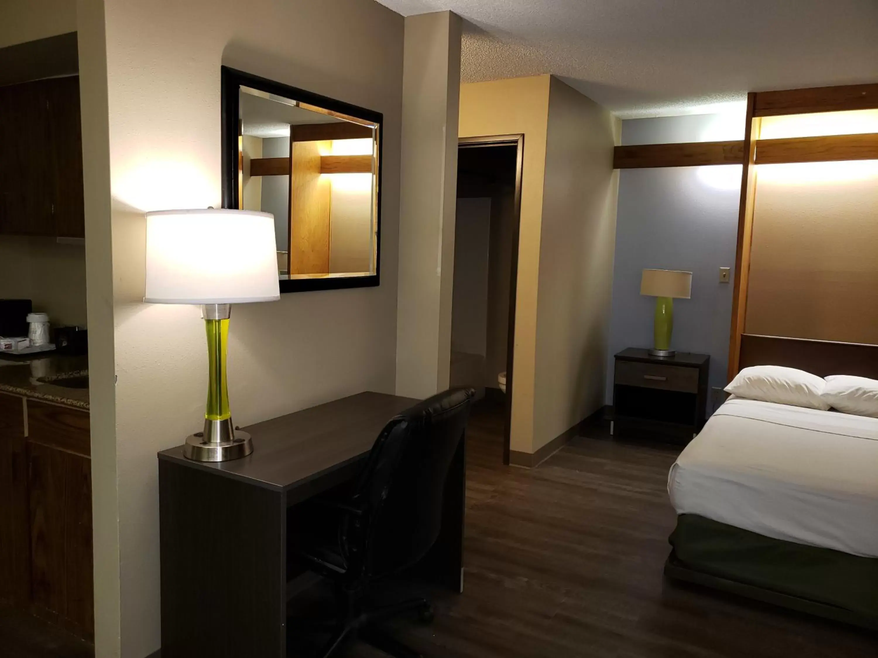 Photo of the whole room, Bed in Super 8 by Wyndham Milwaukee Airport